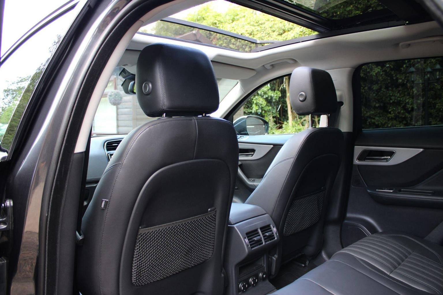 Jaguar F Pace