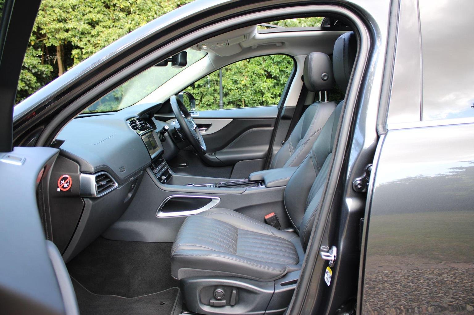 Jaguar F Pace