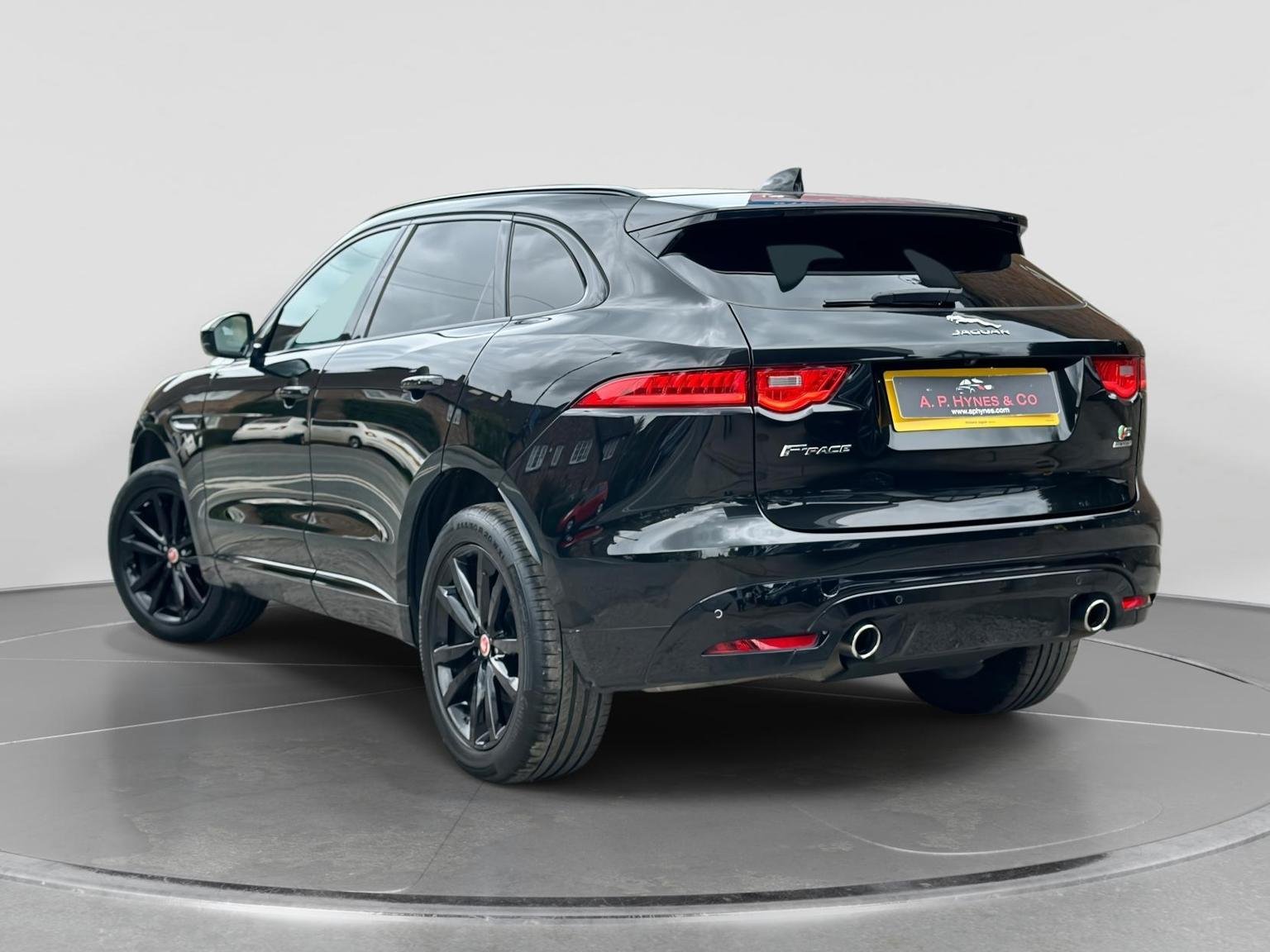 Jaguar F Pace