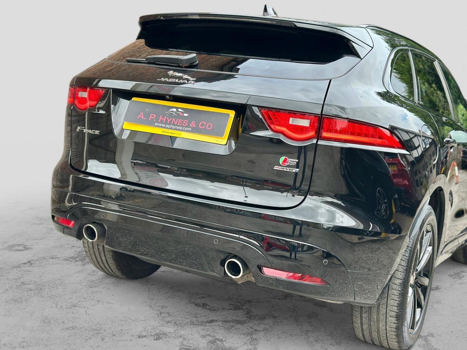 Jaguar F Pace