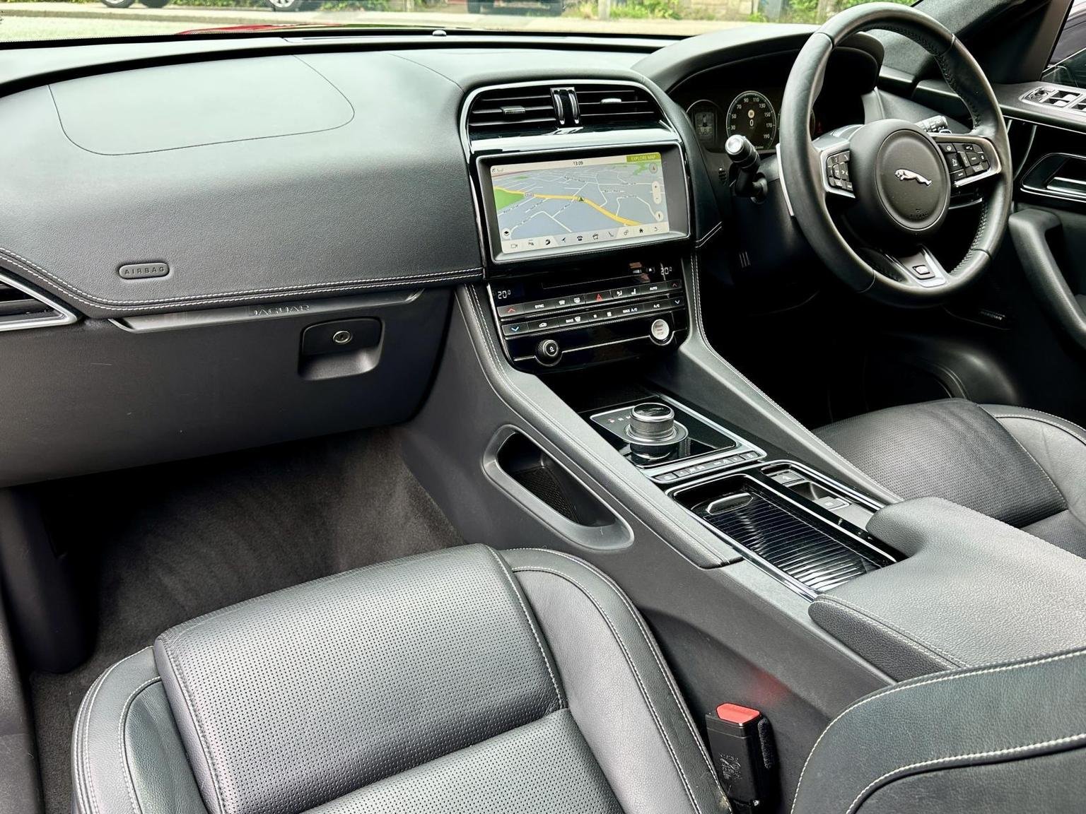 Jaguar F Pace