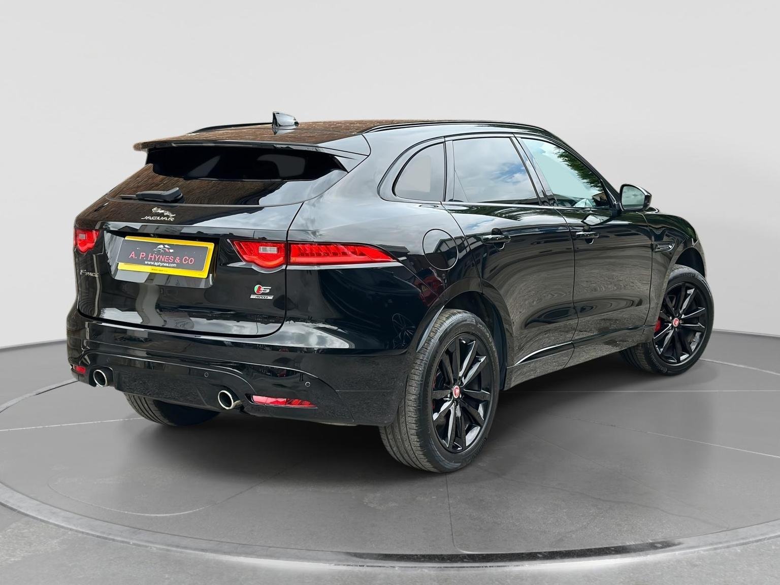 Jaguar F Pace