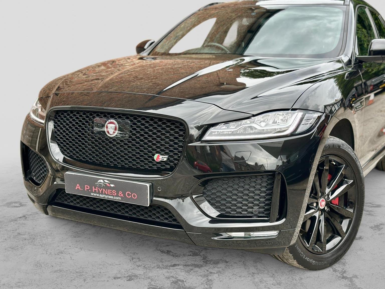 Jaguar F Pace