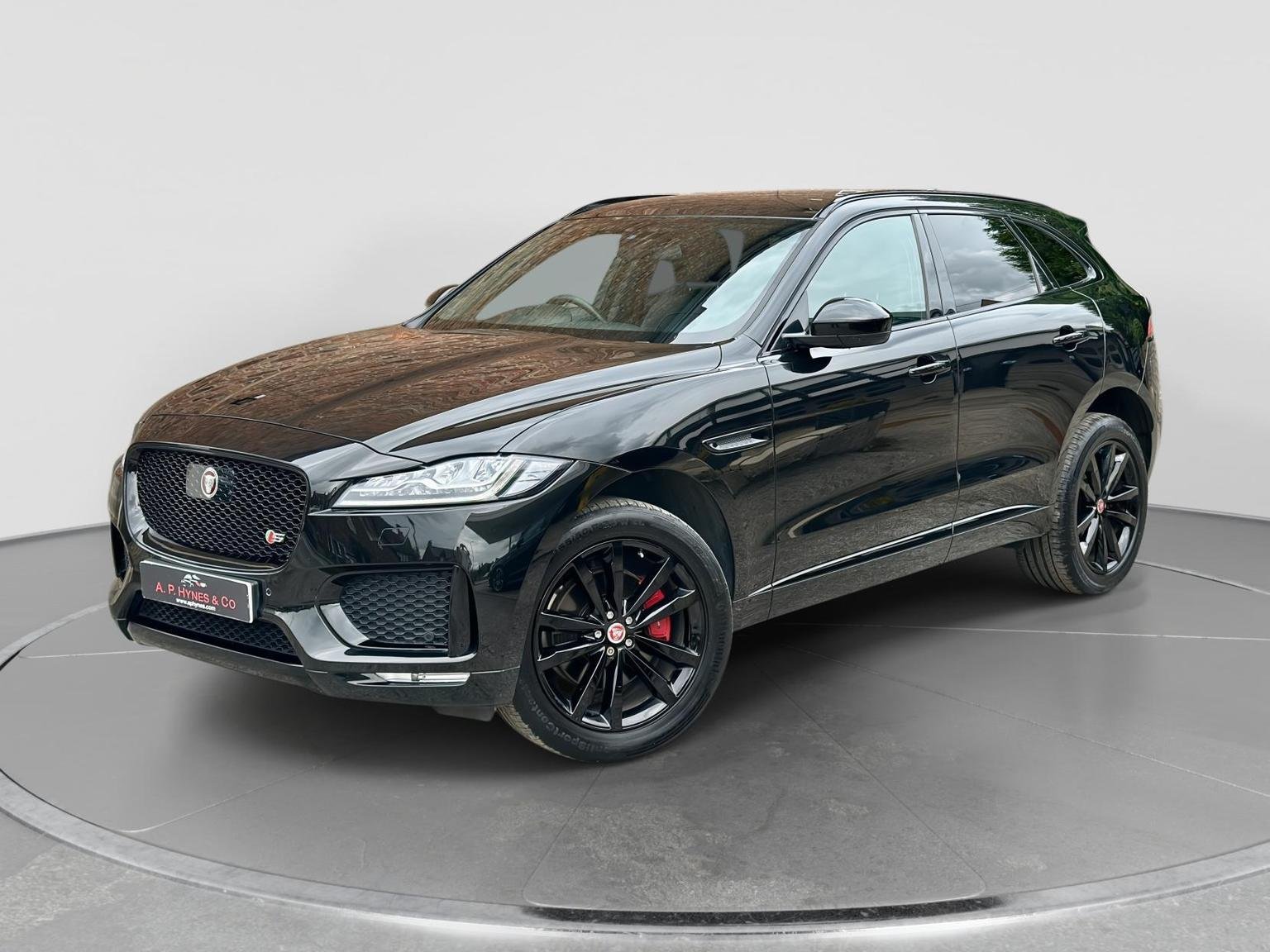 Jaguar F Pace