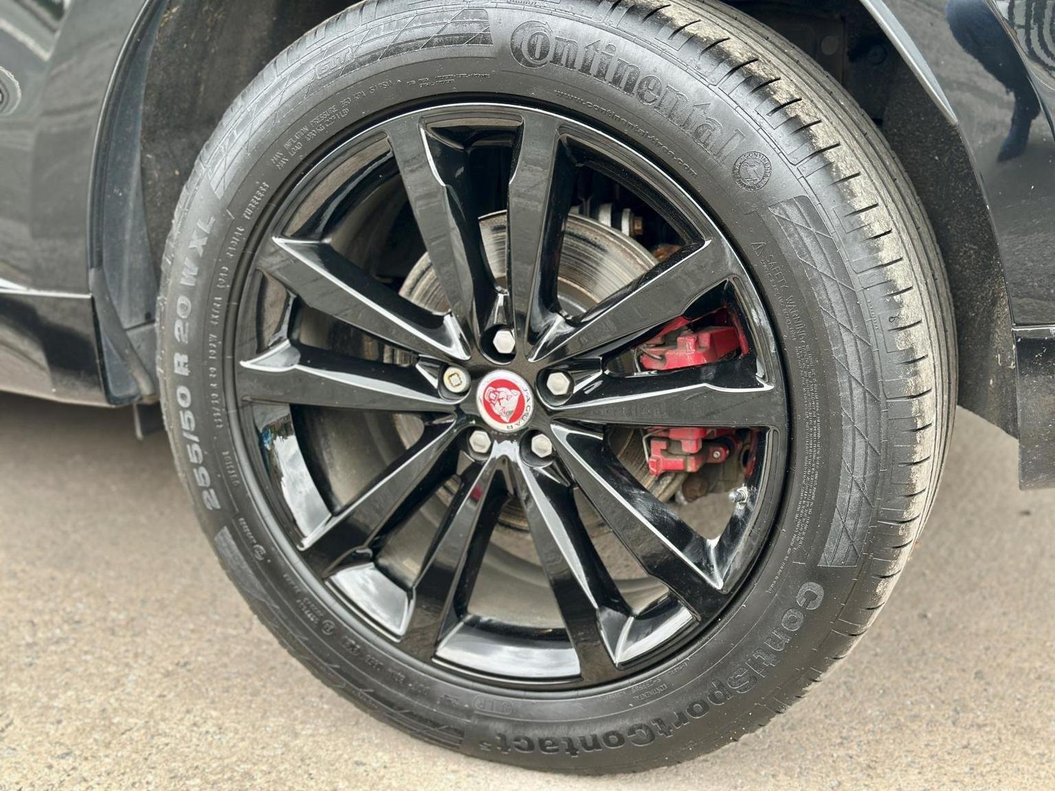 Jaguar F Pace