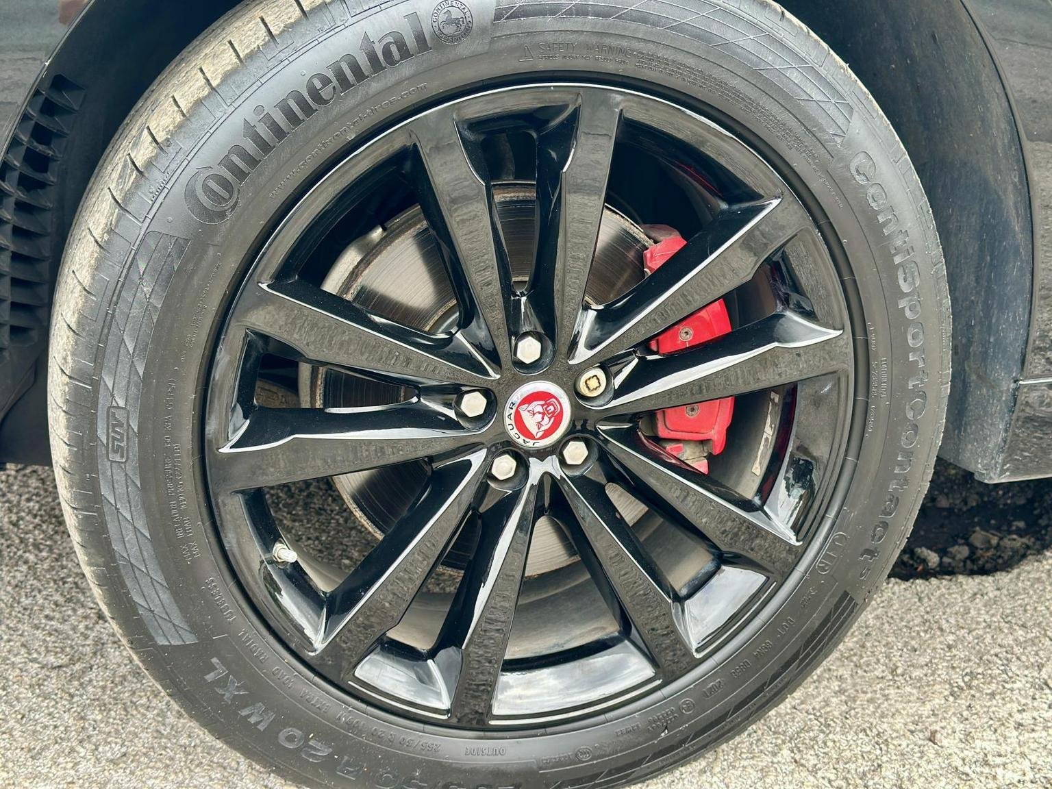 Jaguar F Pace