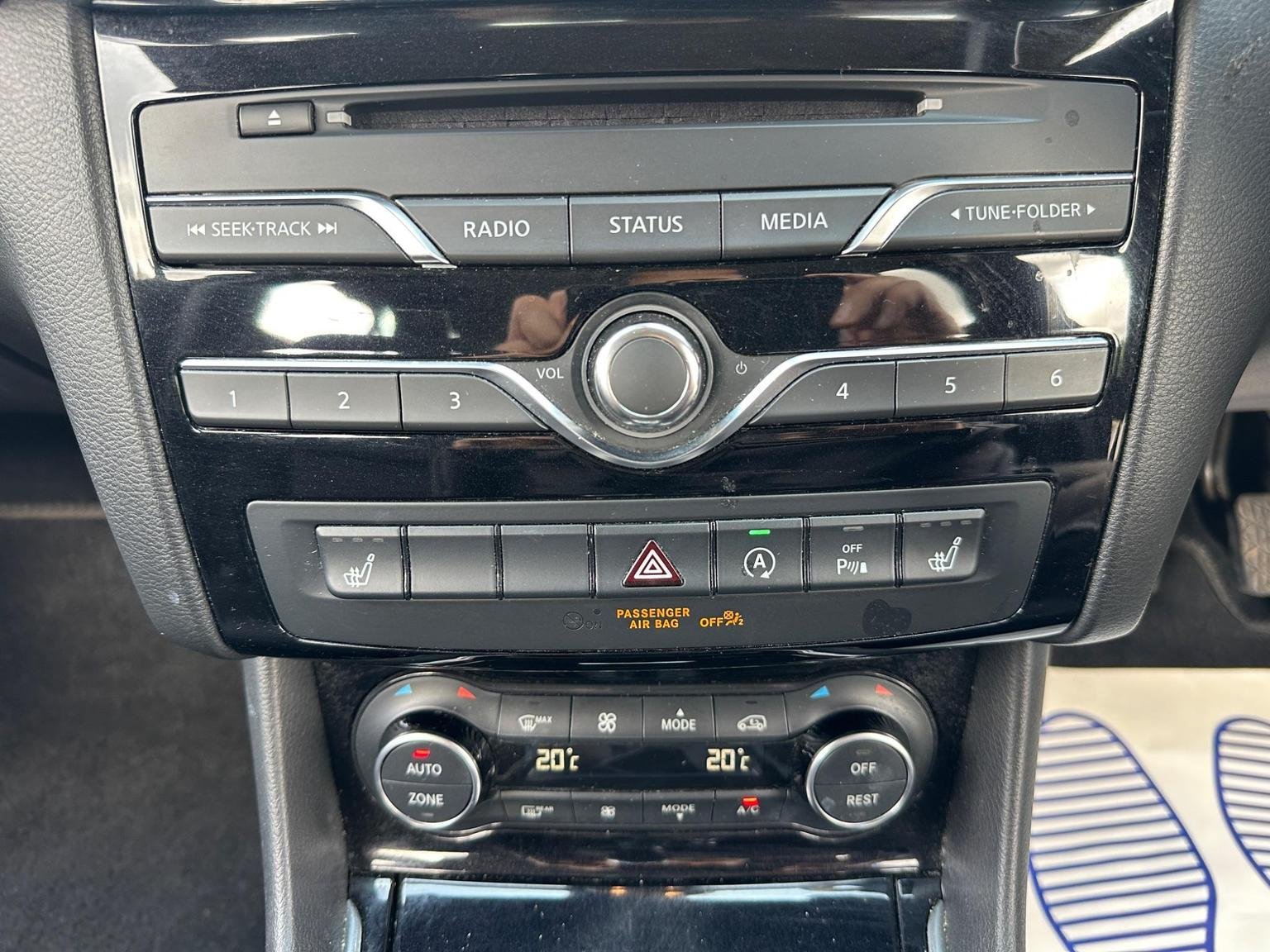 Infiniti Q30