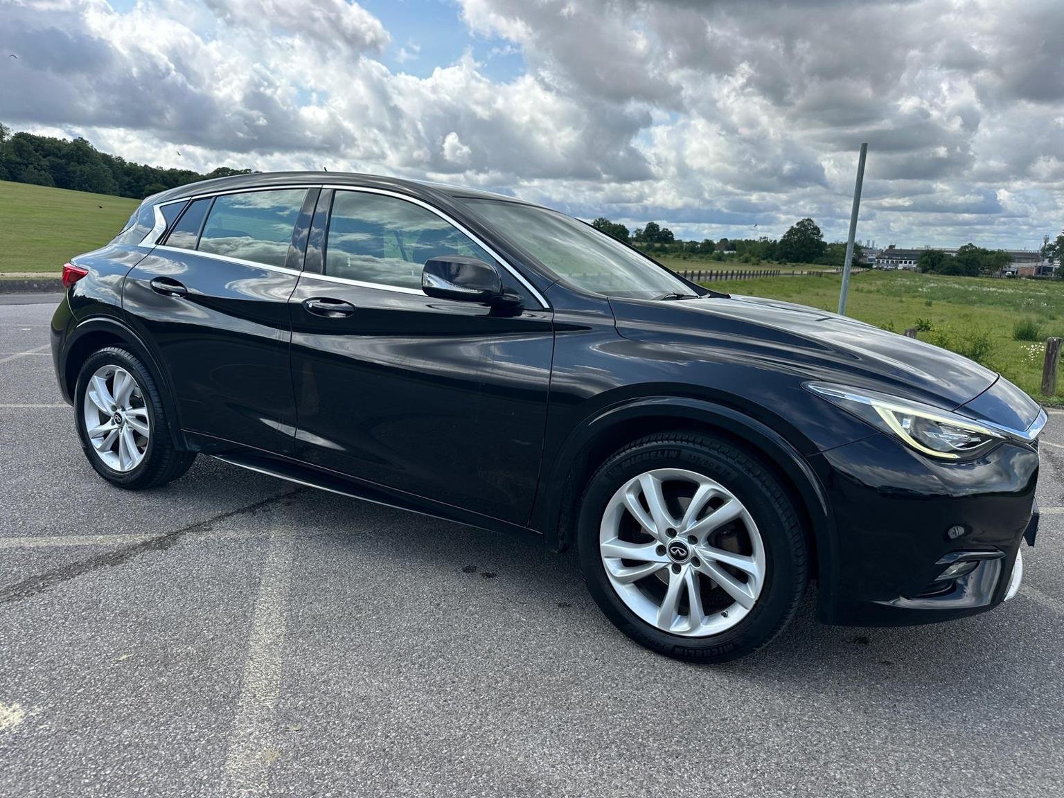 Infiniti Q30