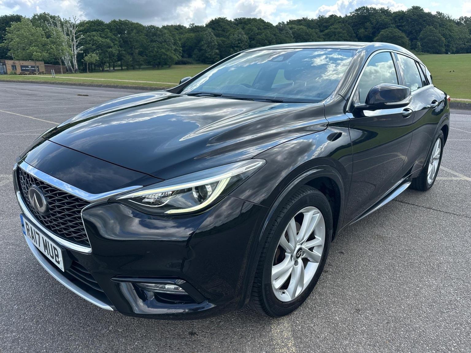 Infiniti Q30