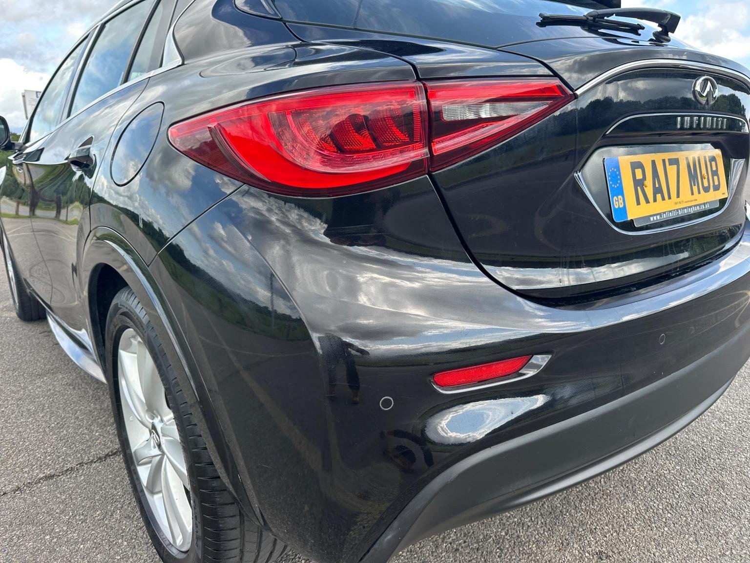 Infiniti Q30