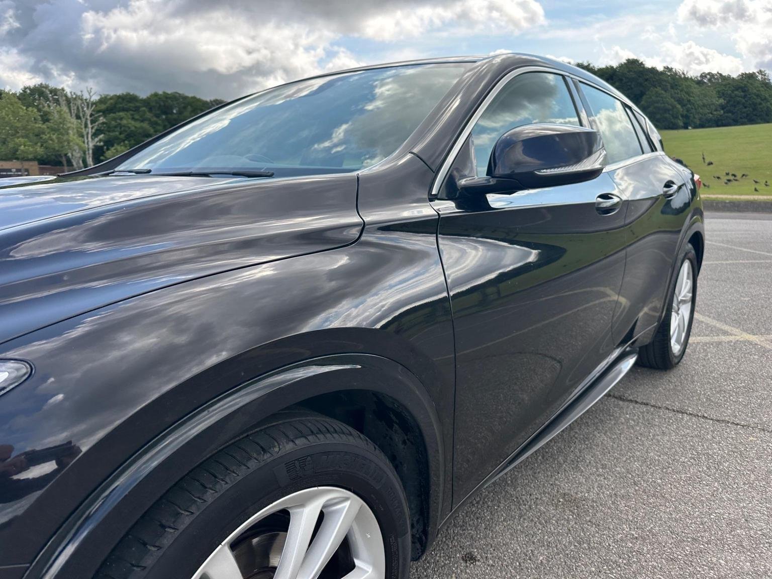 Infiniti Q30