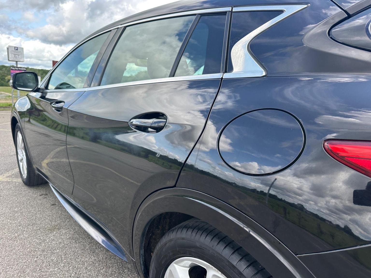Infiniti Q30