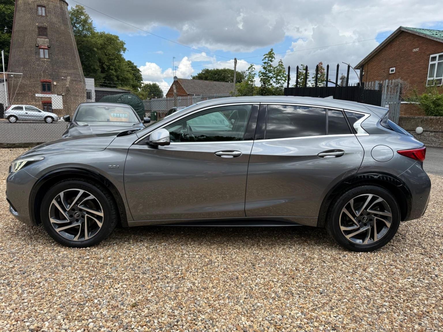 Infiniti Q30