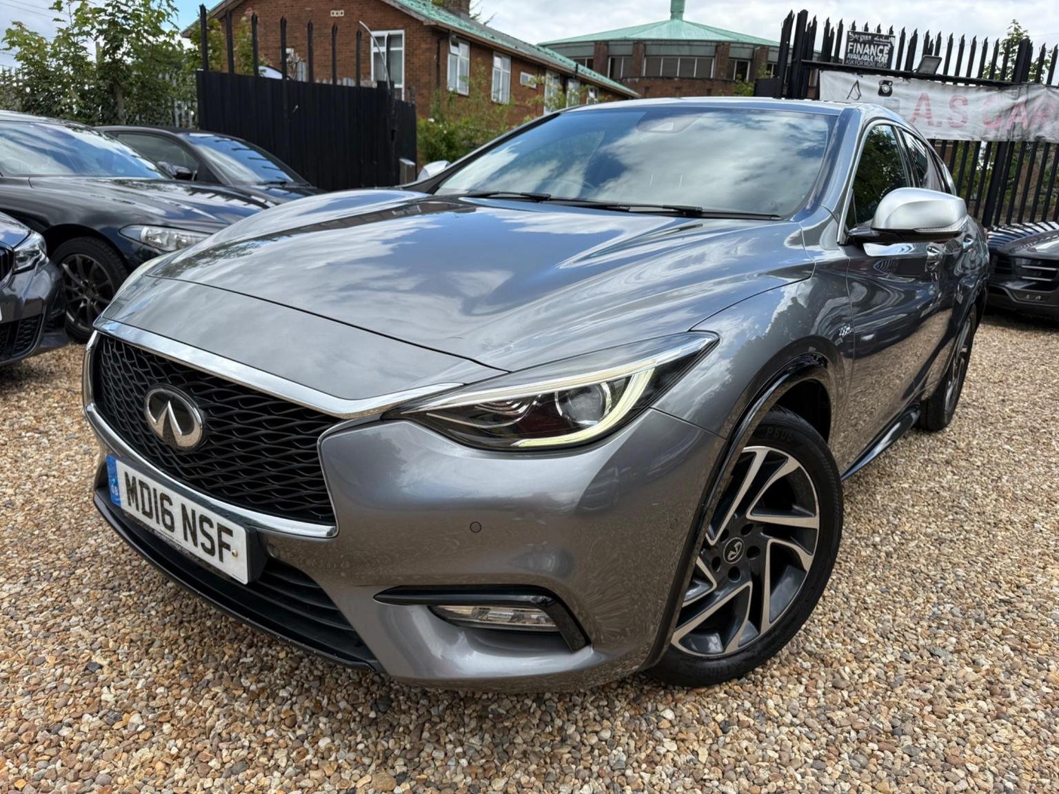 Infiniti Q30