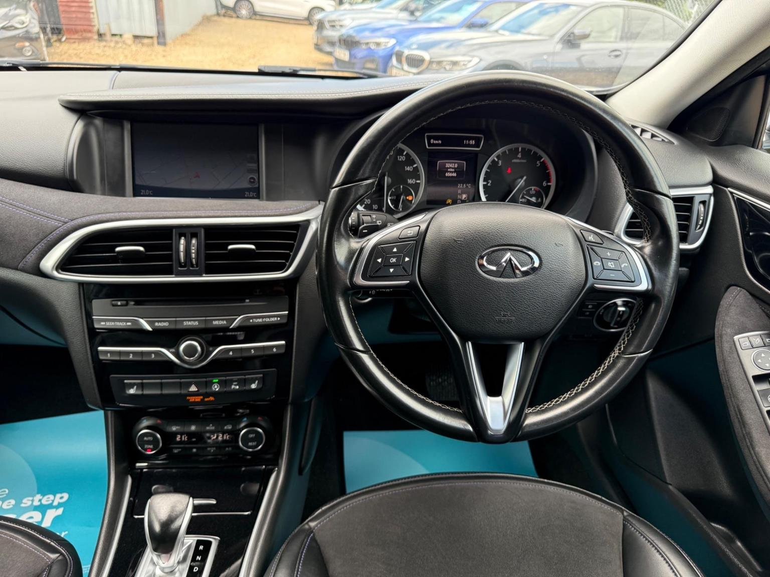 Infiniti Q30