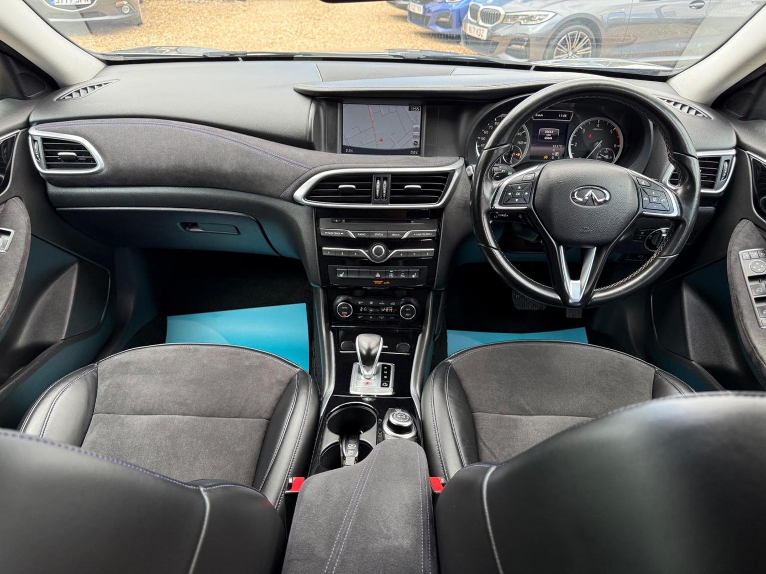 Infiniti Q30