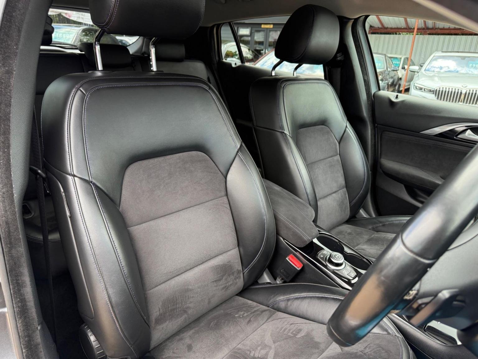 Infiniti Q30