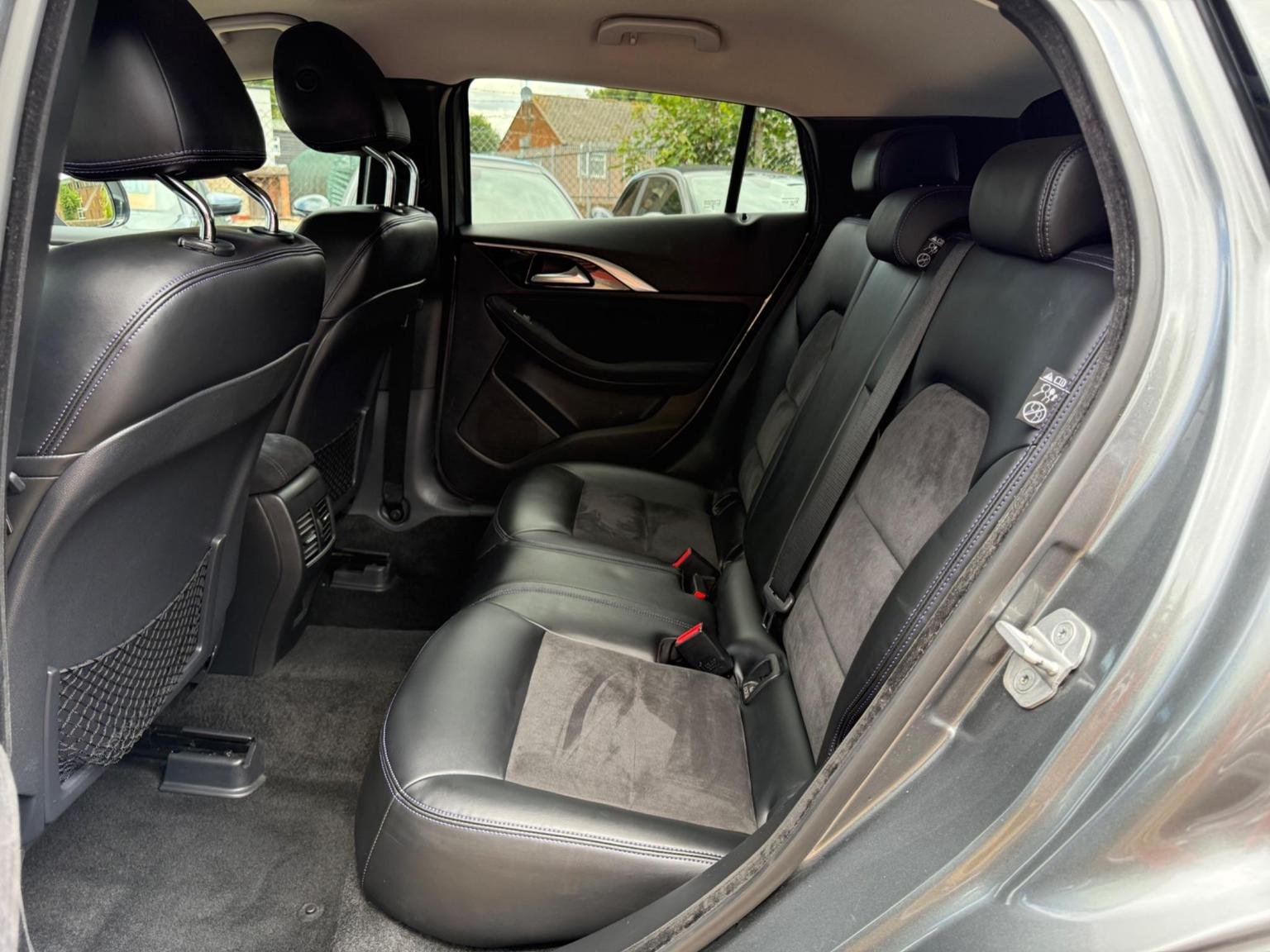 Infiniti Q30