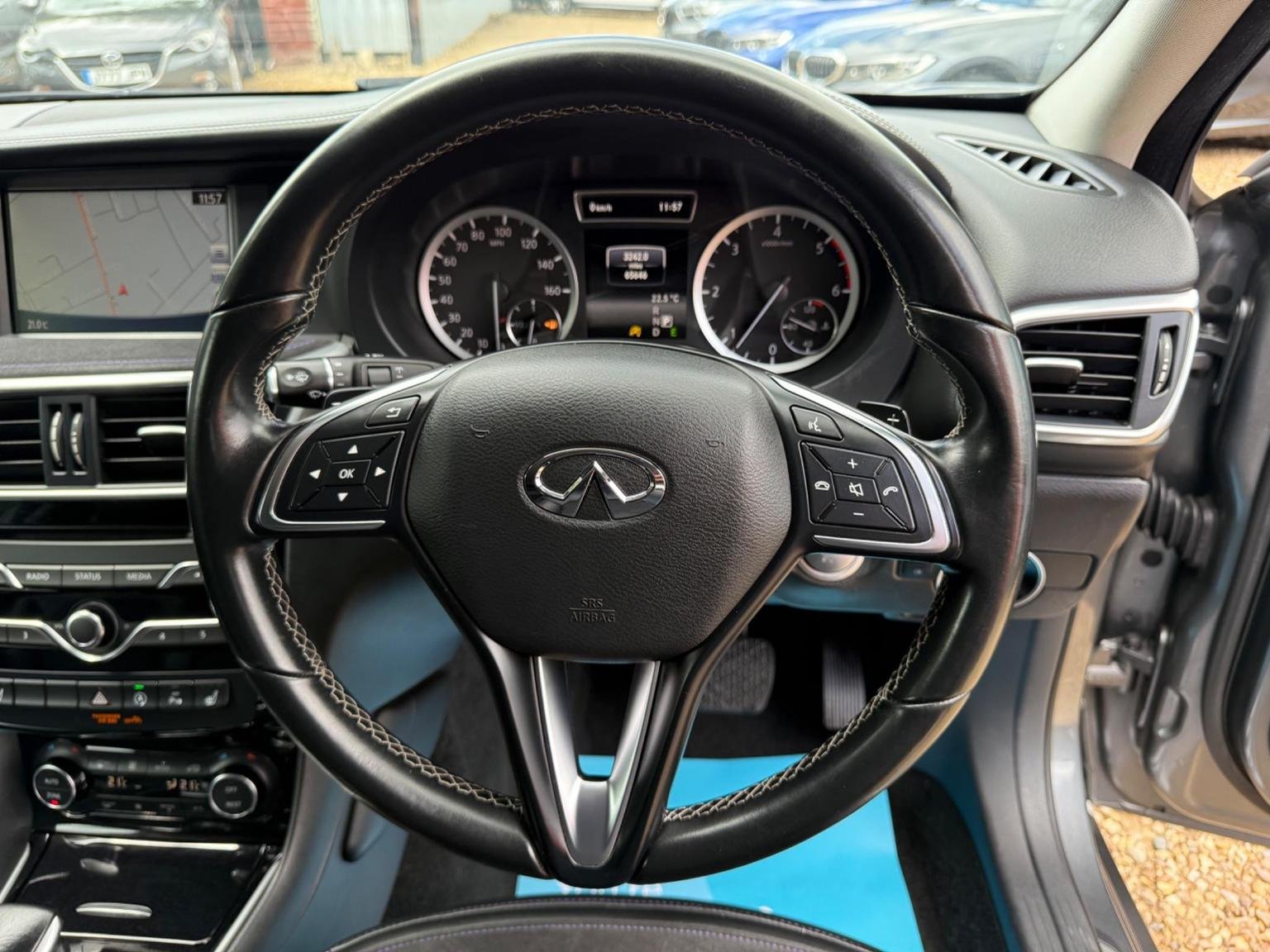 Infiniti Q30