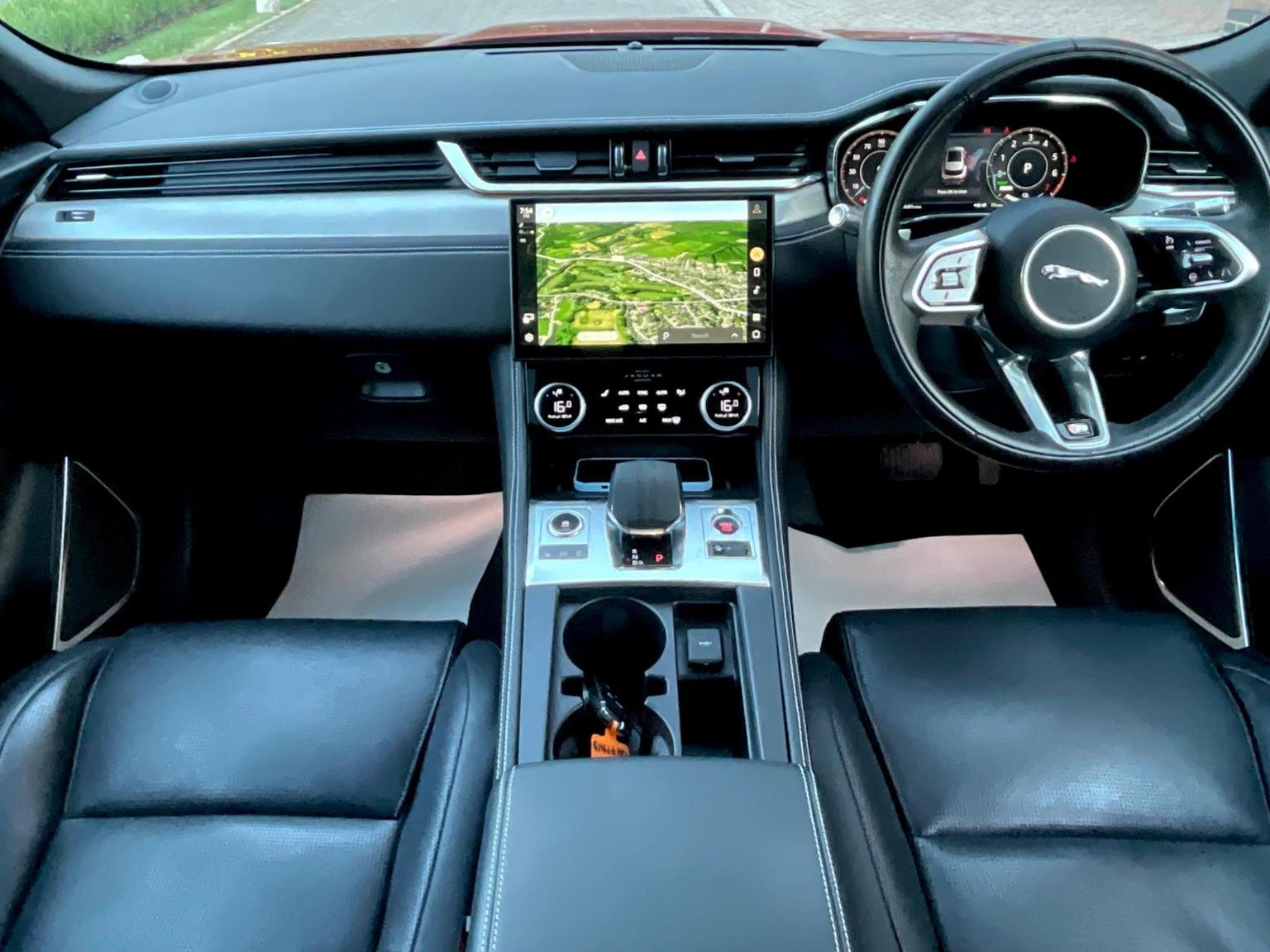 Jaguar F Pace