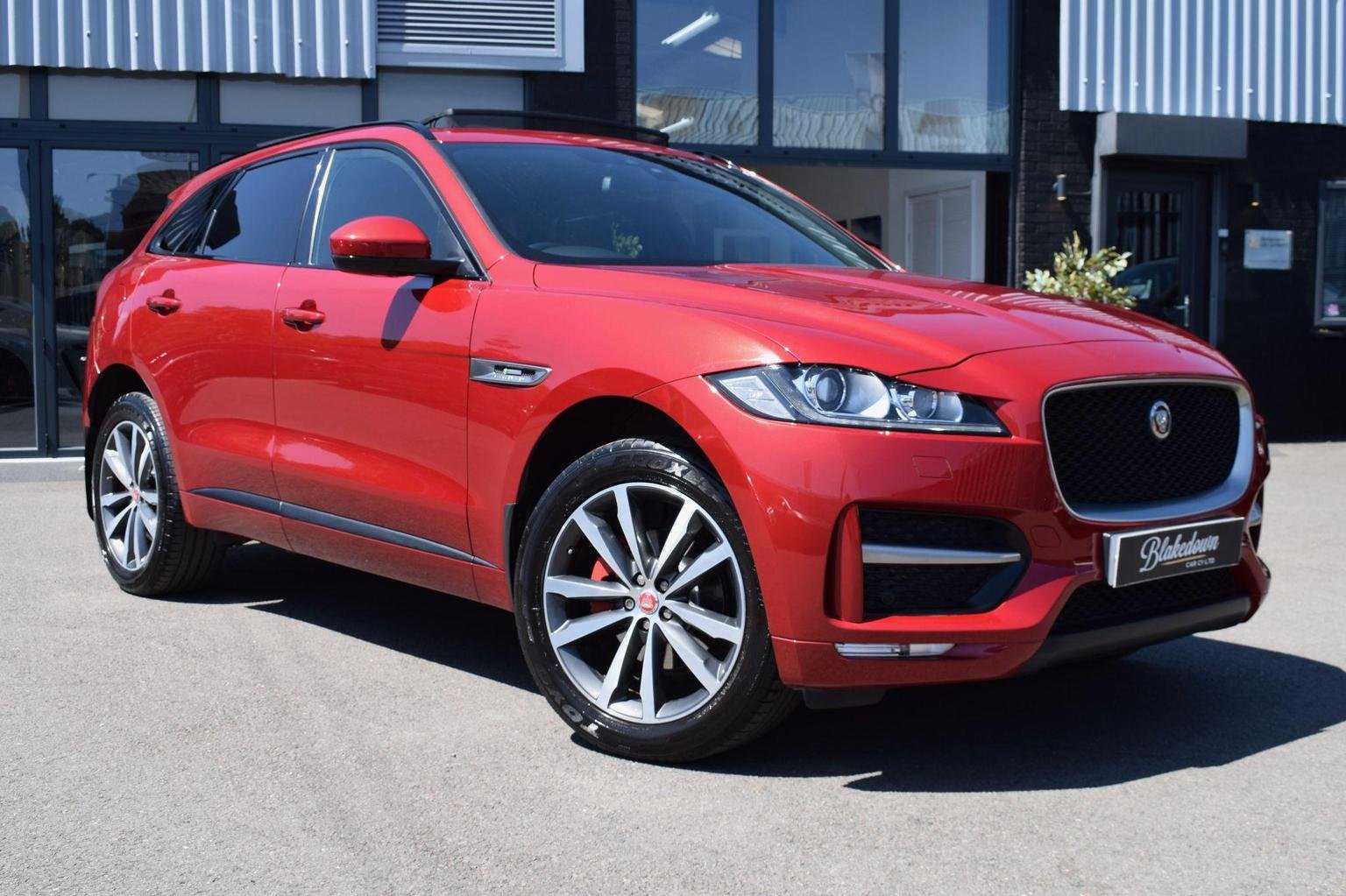 Jaguar F Pace