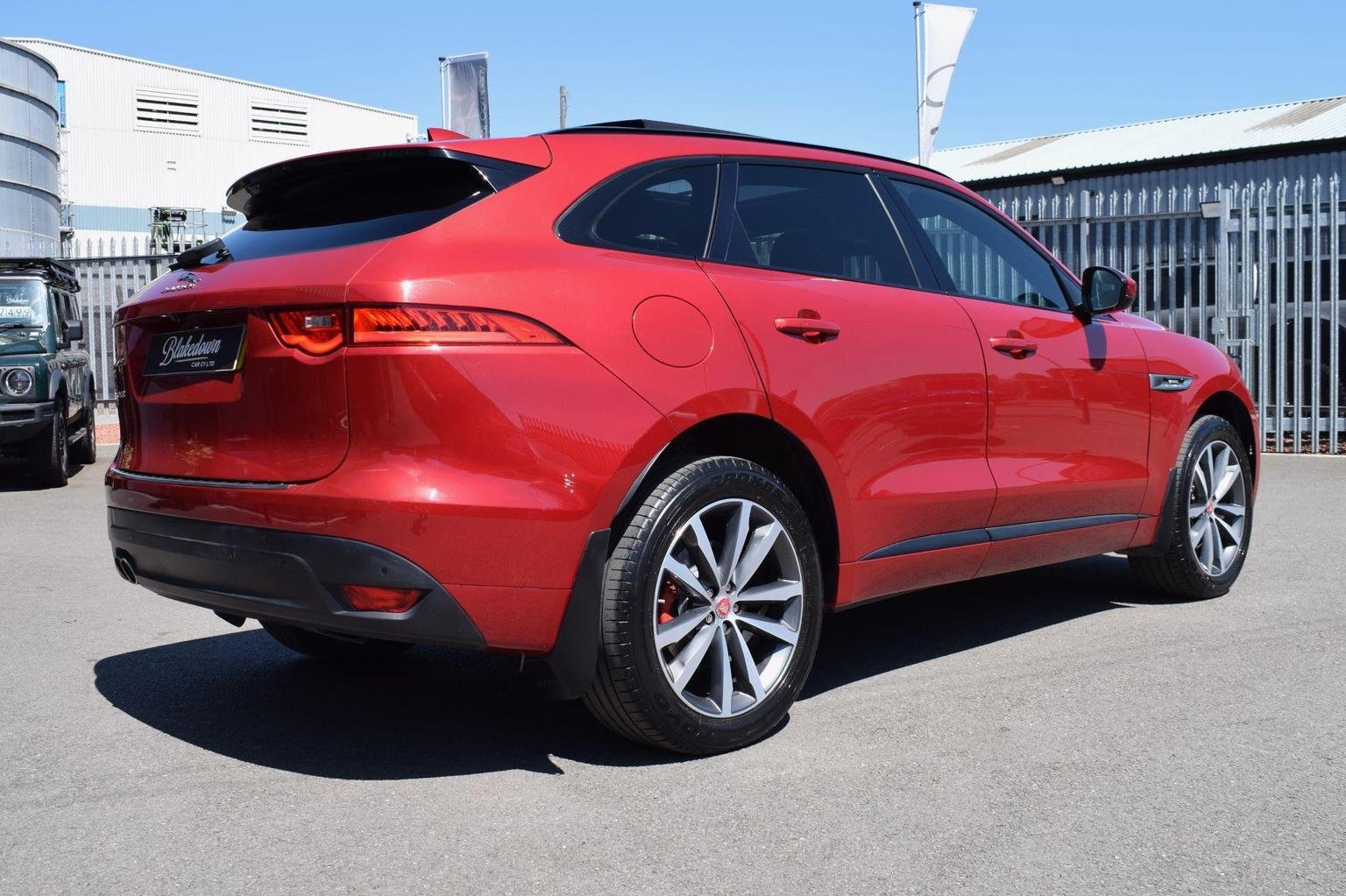 Jaguar F Pace