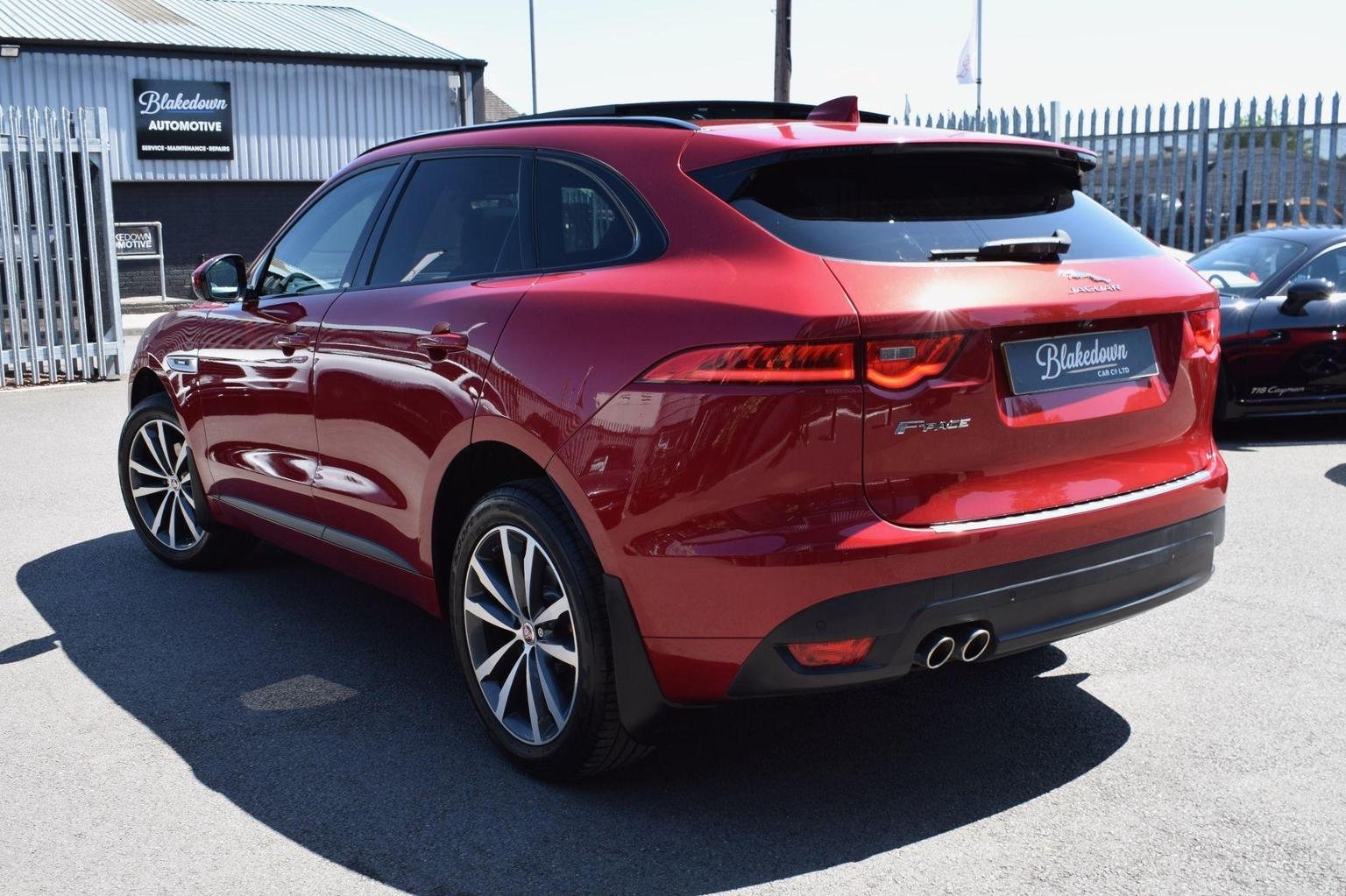 Jaguar F Pace