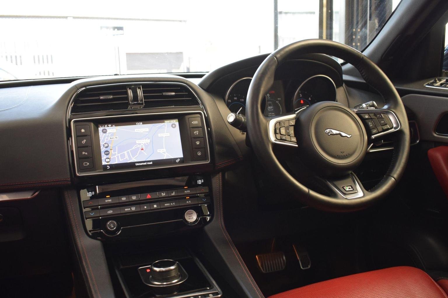 Jaguar F Pace