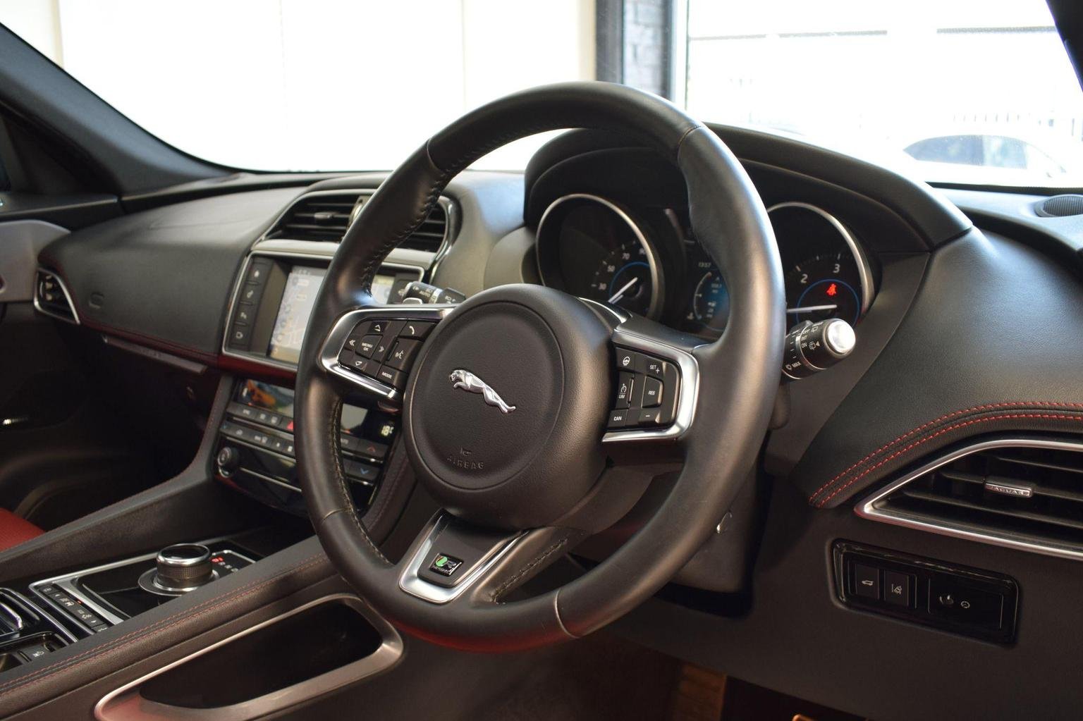 Jaguar F Pace