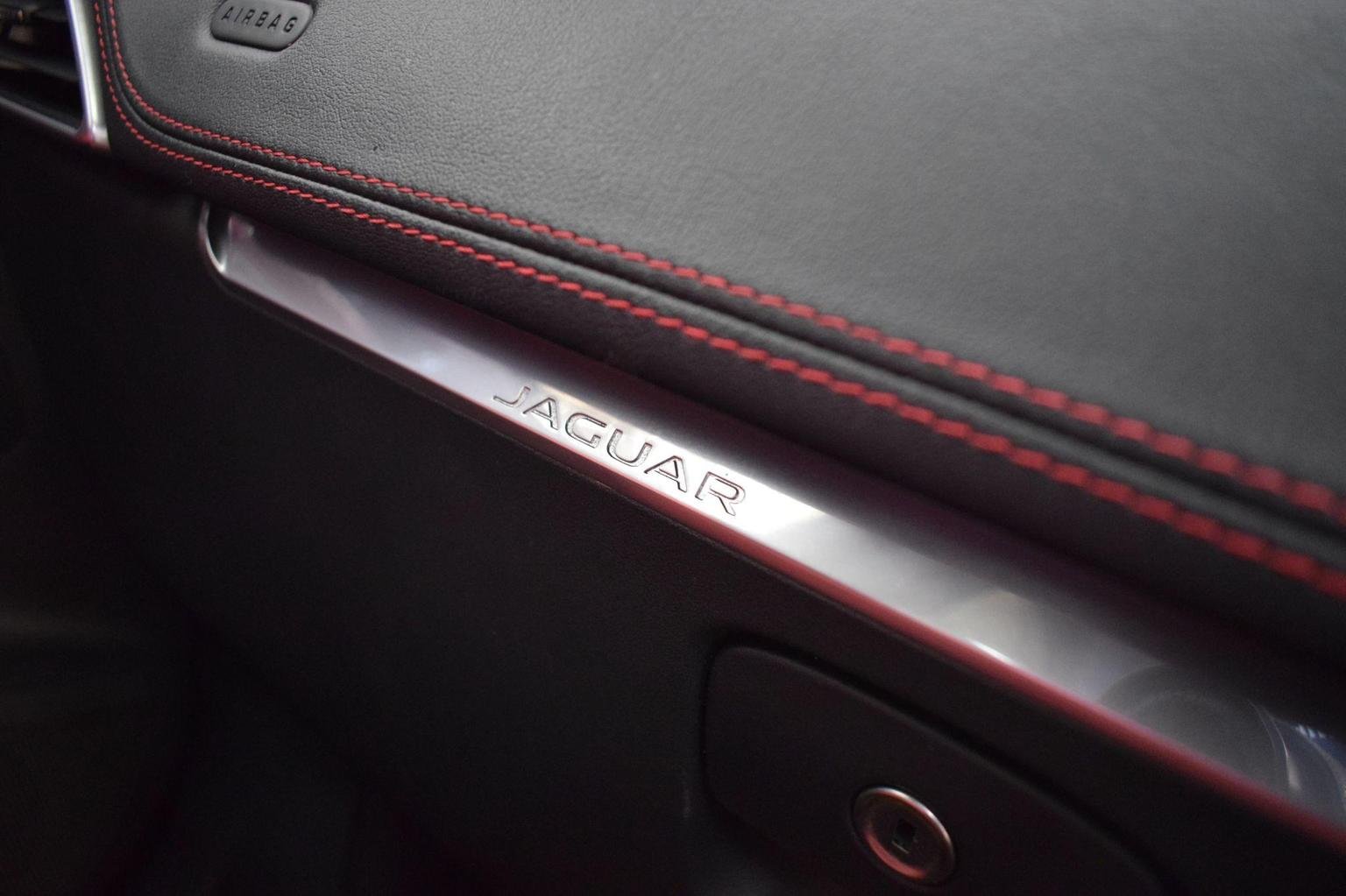 Jaguar F Pace
