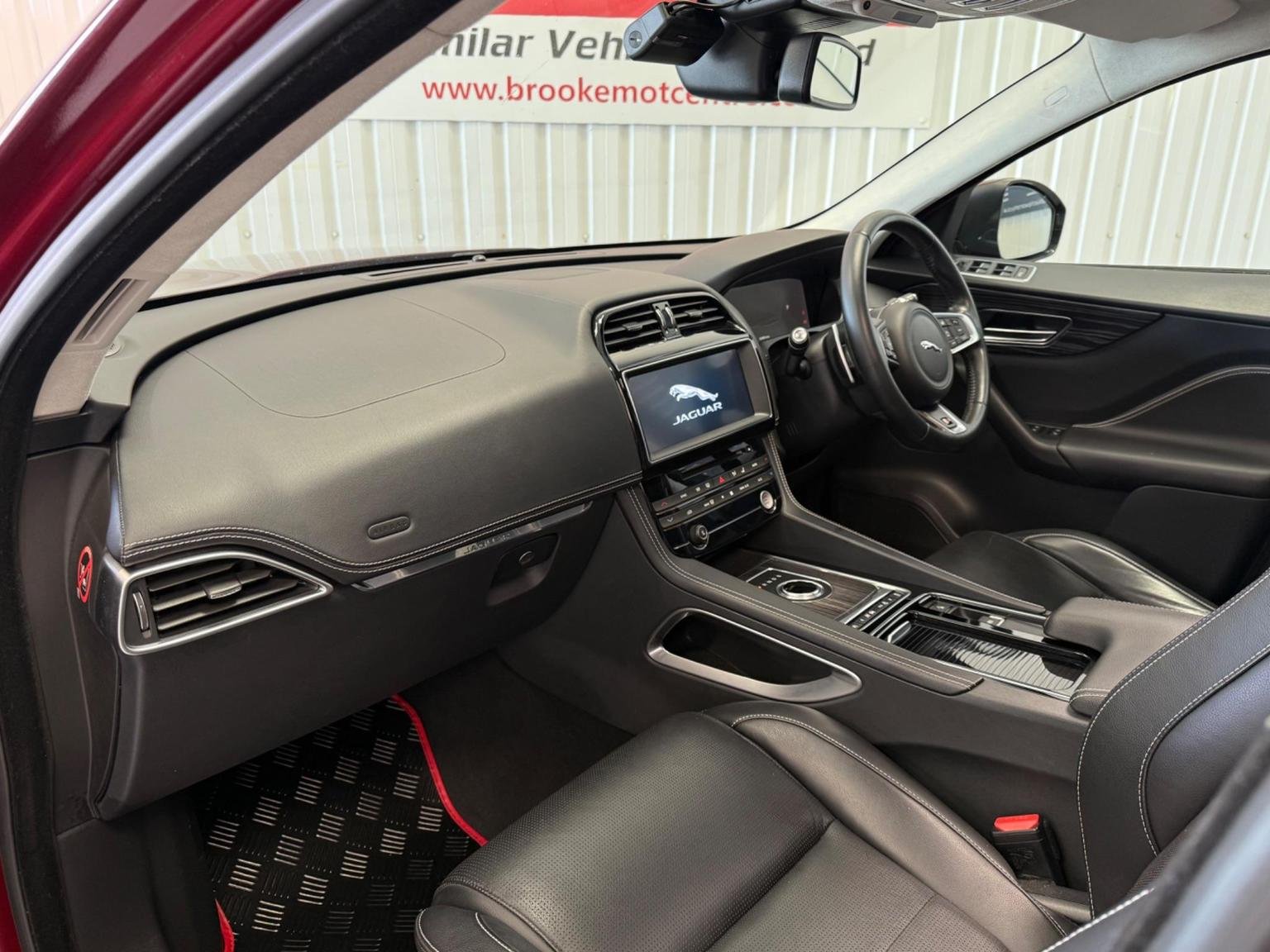 Jaguar F Pace