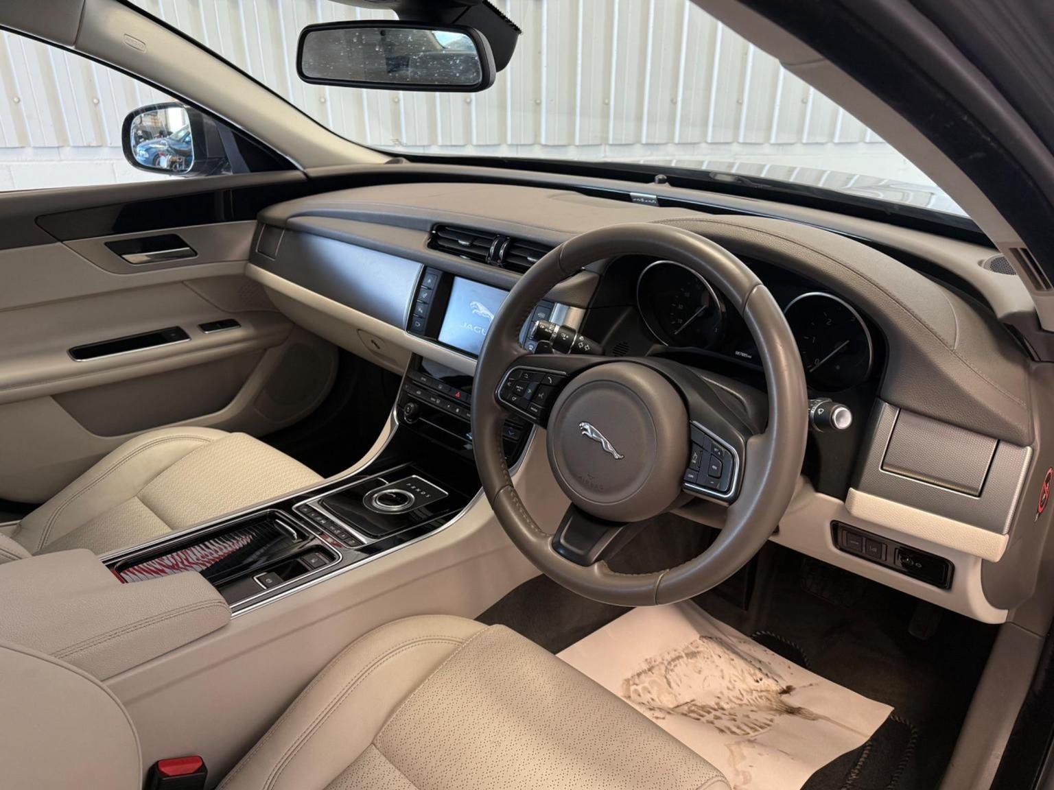 Jaguar XF