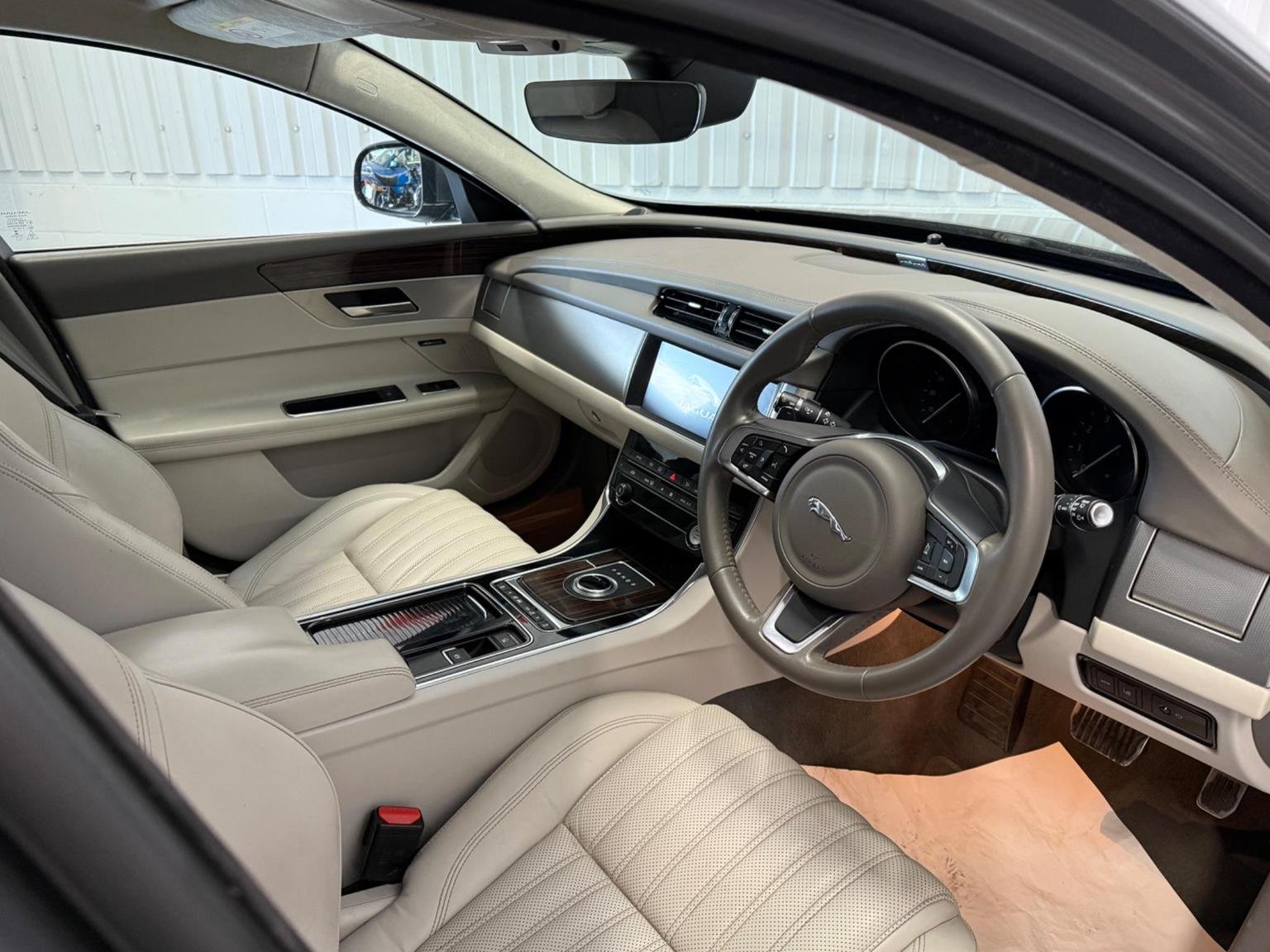 Jaguar XF