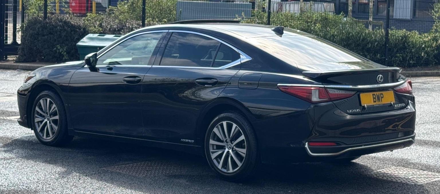 Lexus ES