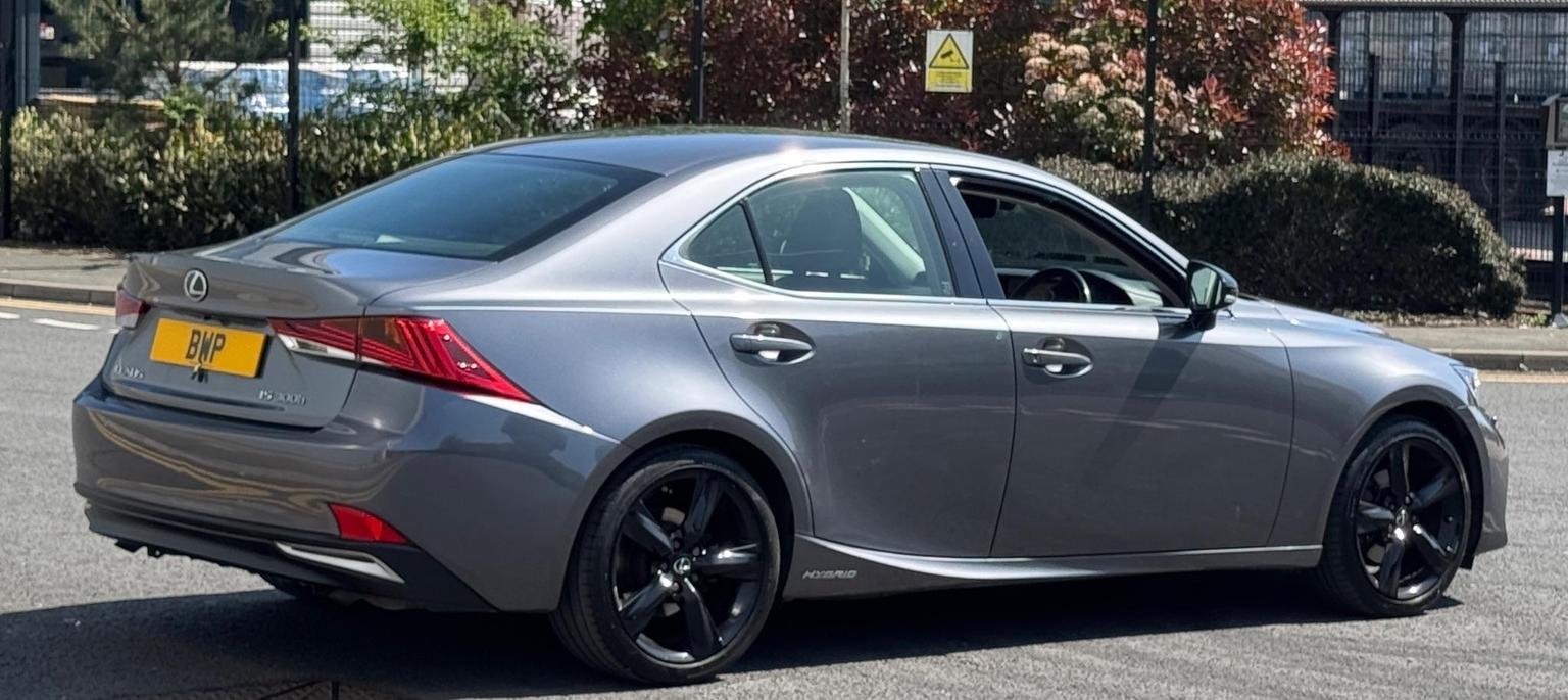 Lexus IS