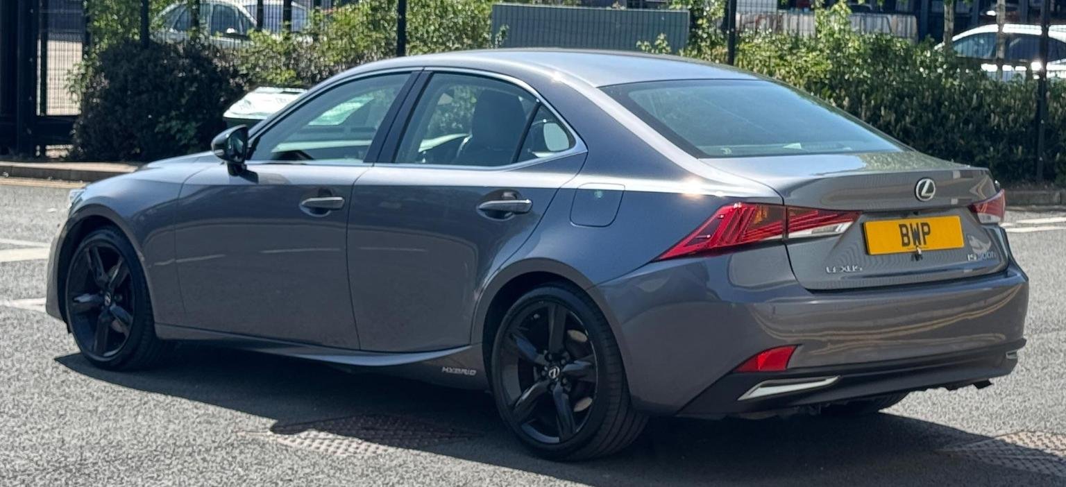 Lexus IS