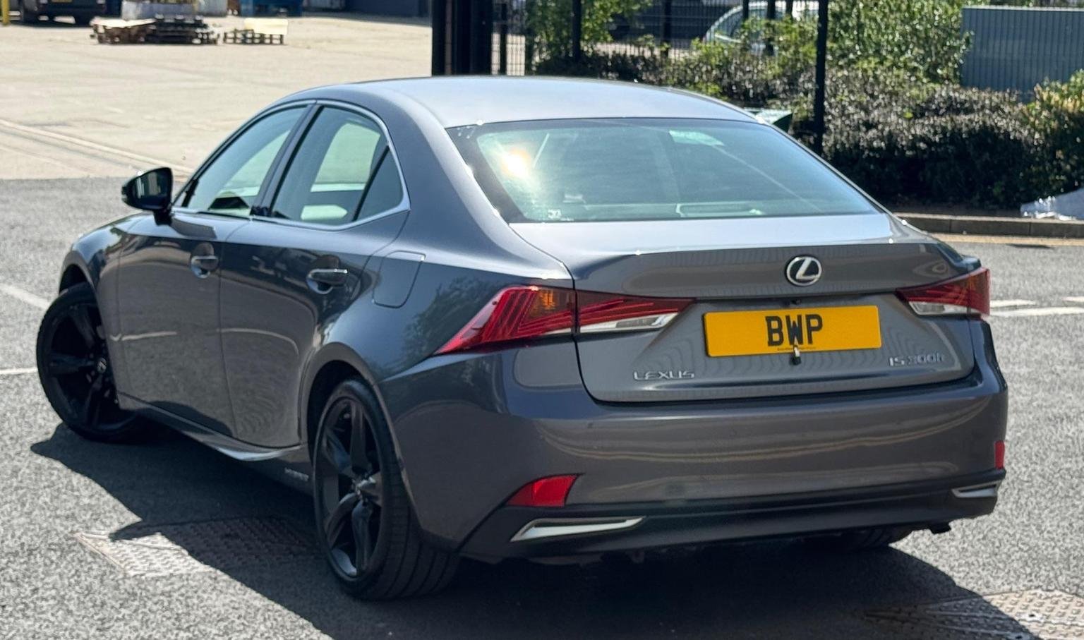 Lexus IS
