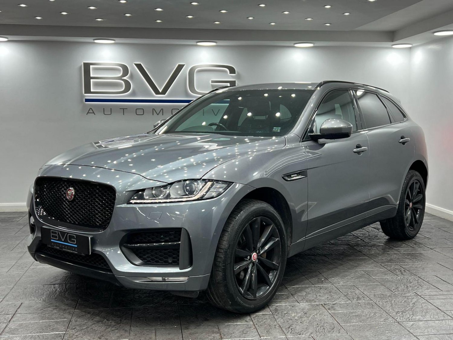 Jaguar F Pace