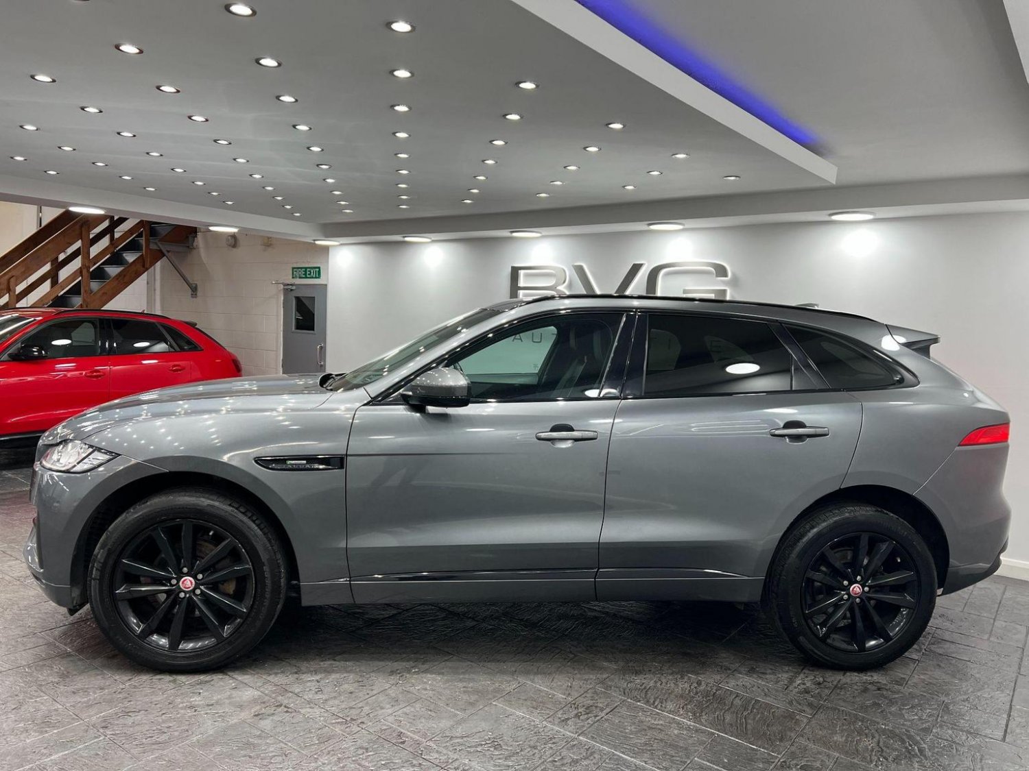 Jaguar F Pace