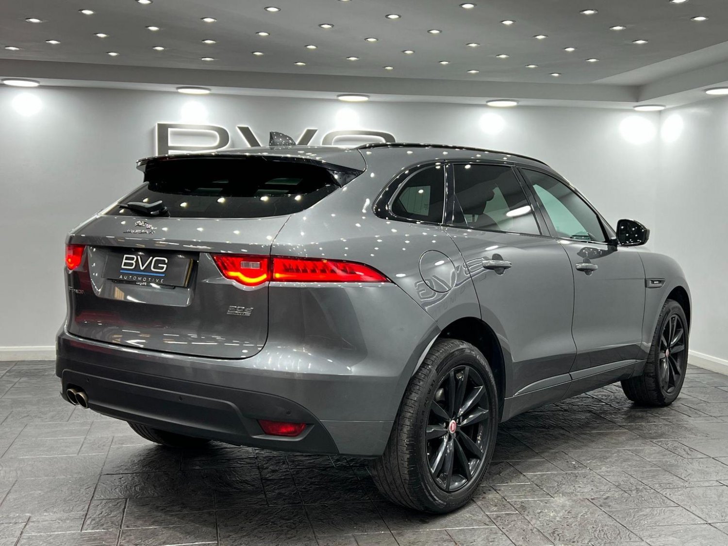 Jaguar F Pace