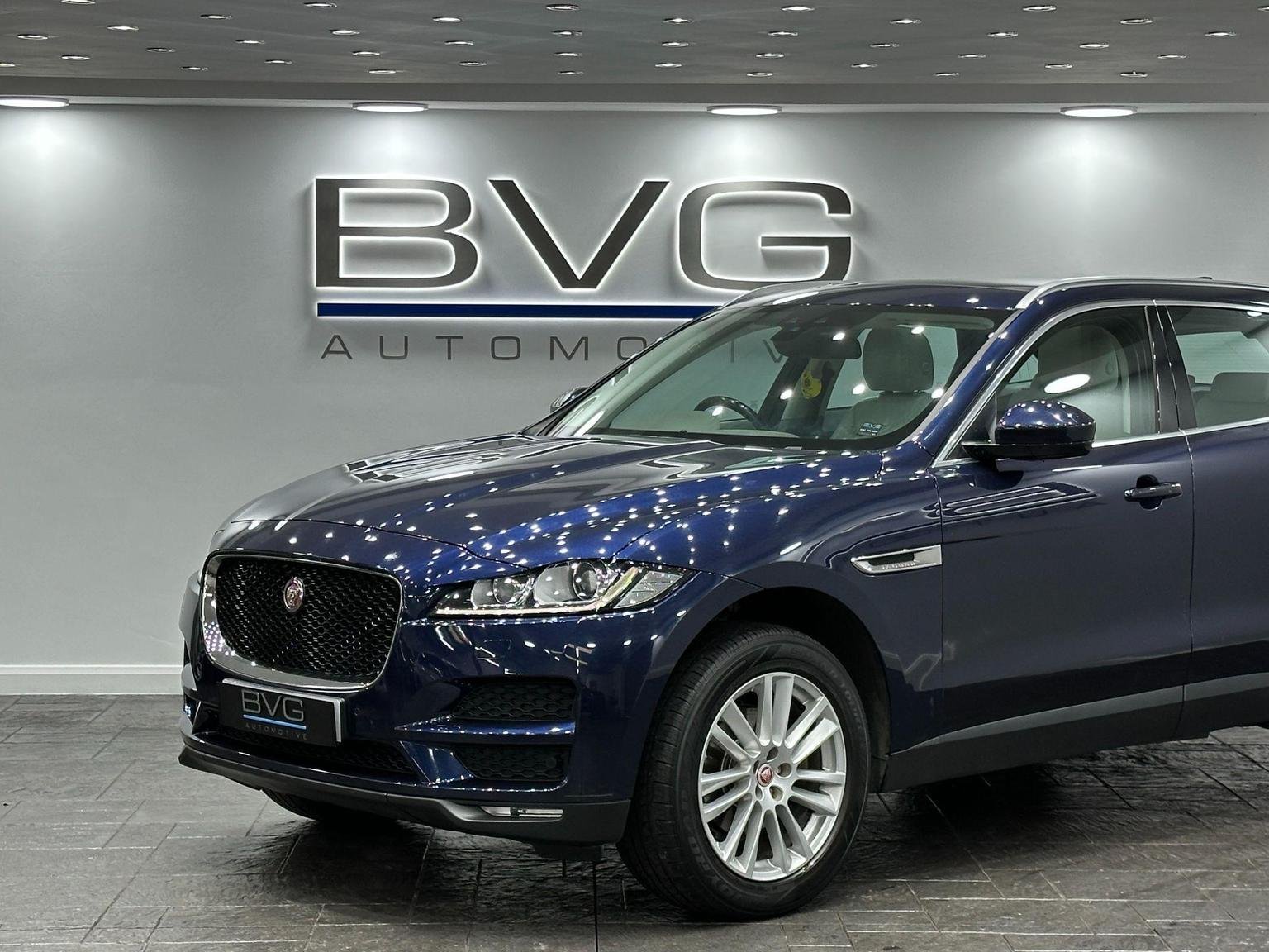 Jaguar F Pace