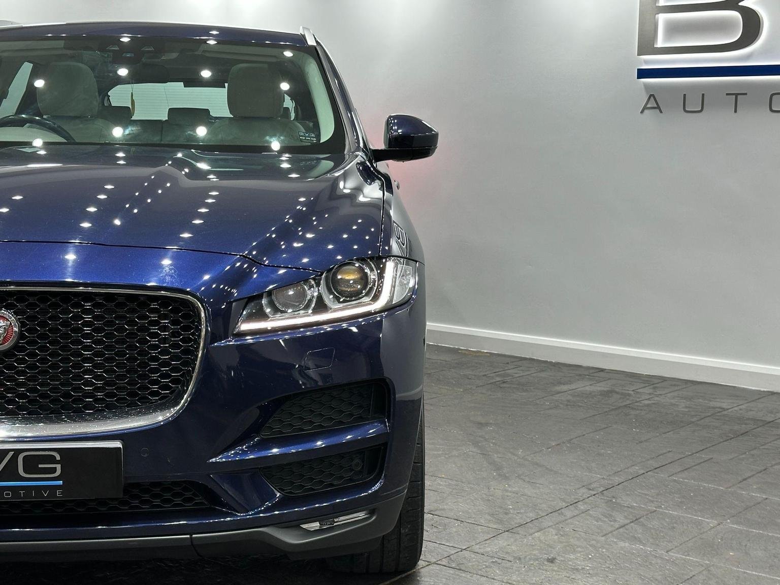 Jaguar F Pace