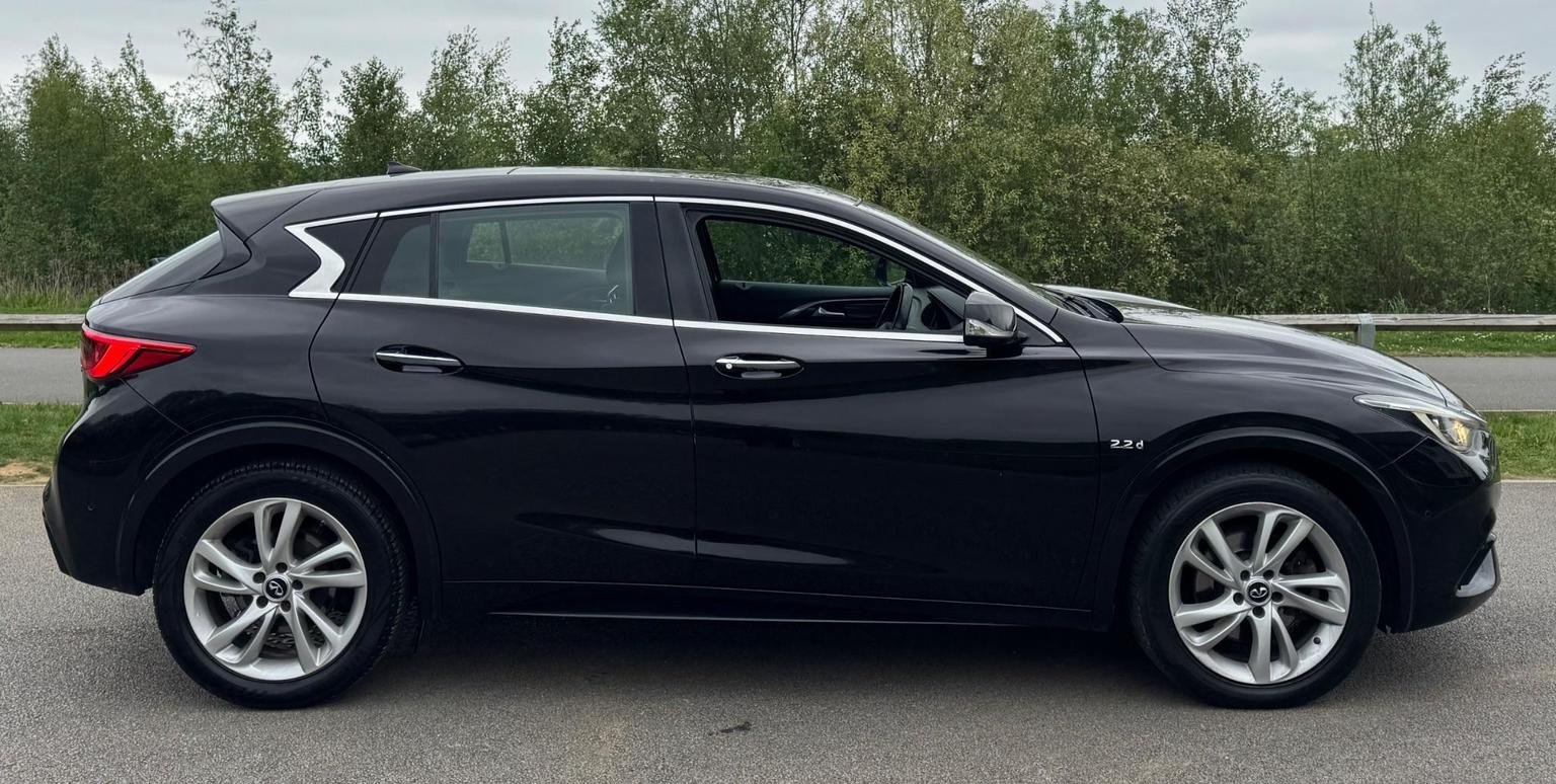 Infiniti Q30