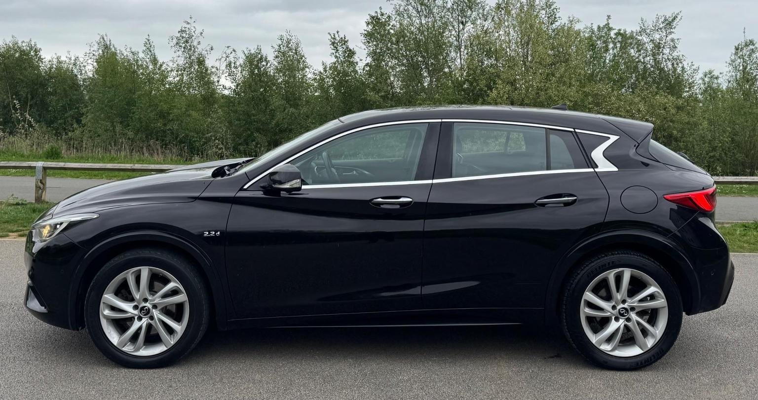 Infiniti Q30