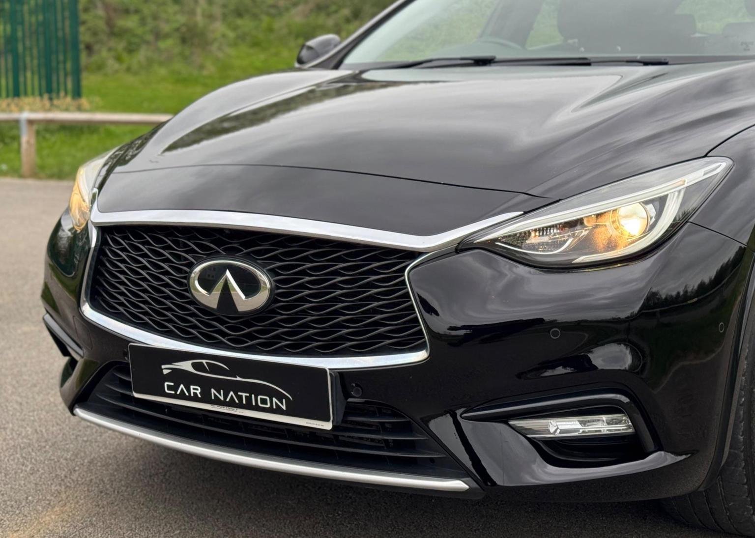 Infiniti Q30
