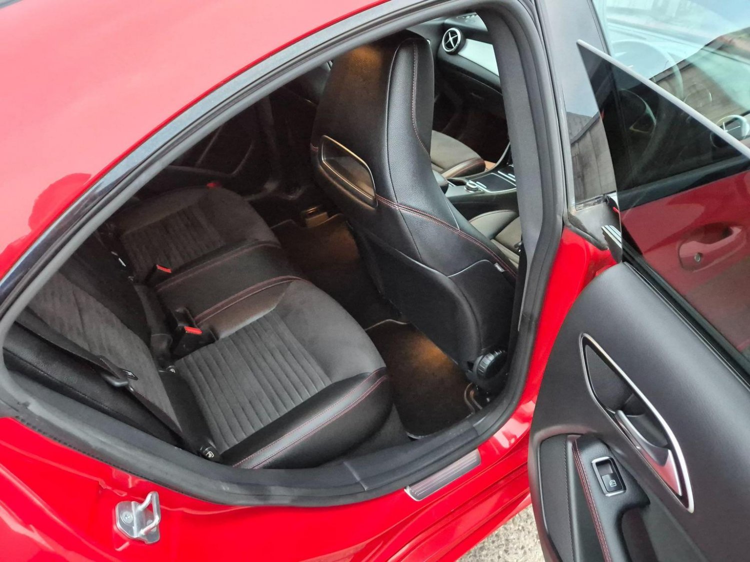 Mercedes Benz CLA