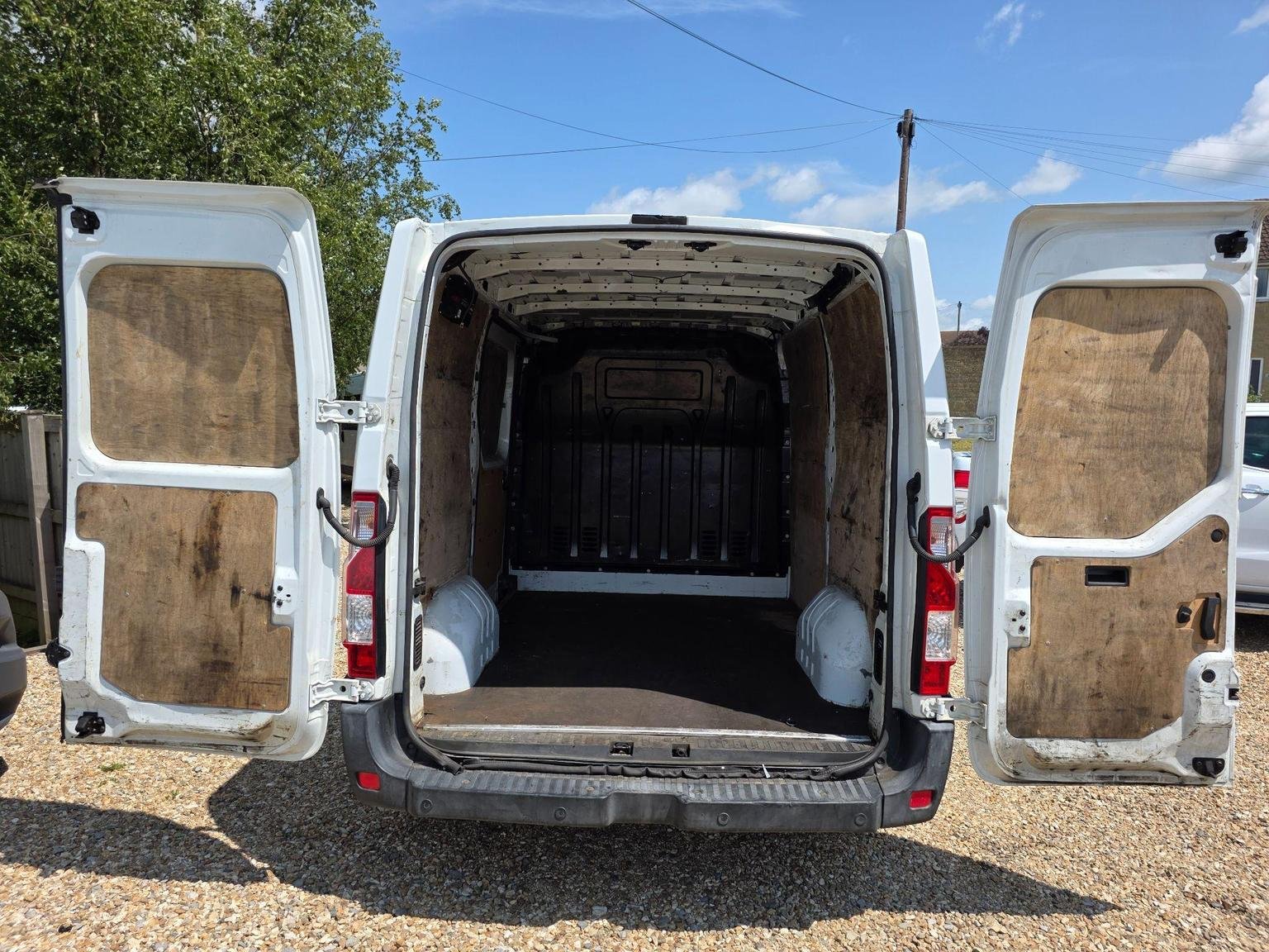 Nissan NV400
