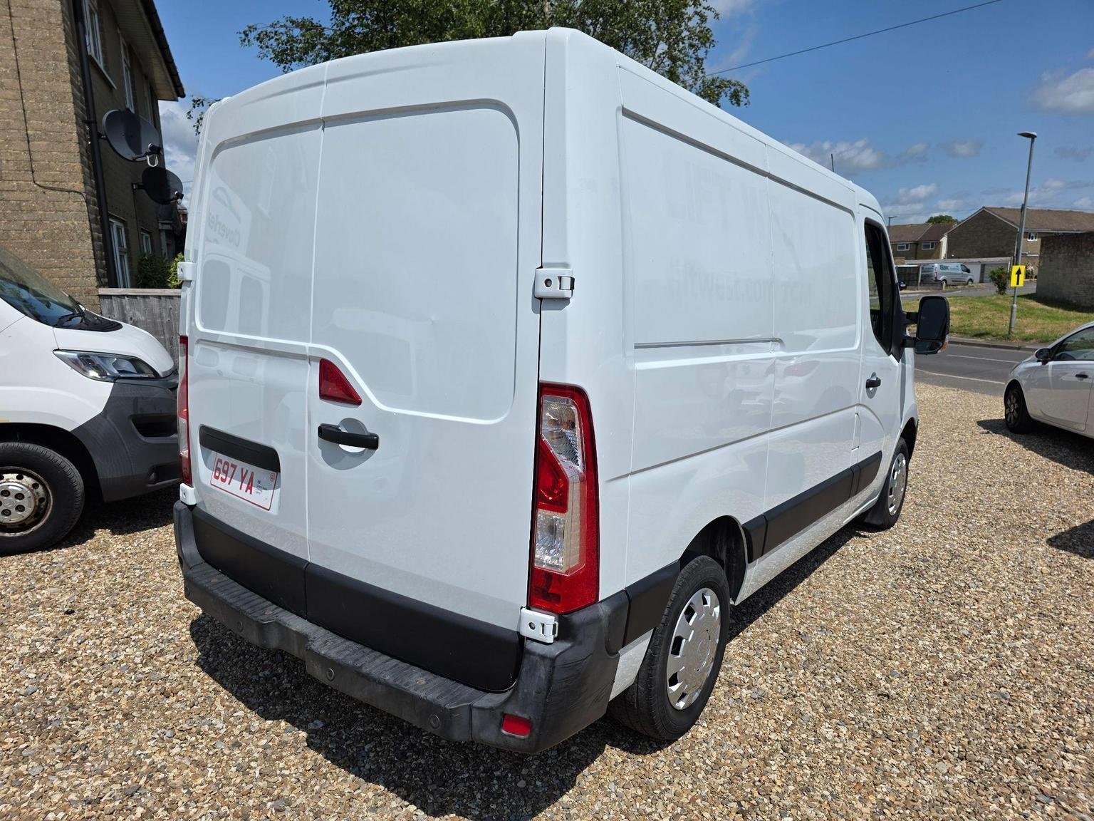 Nissan NV400