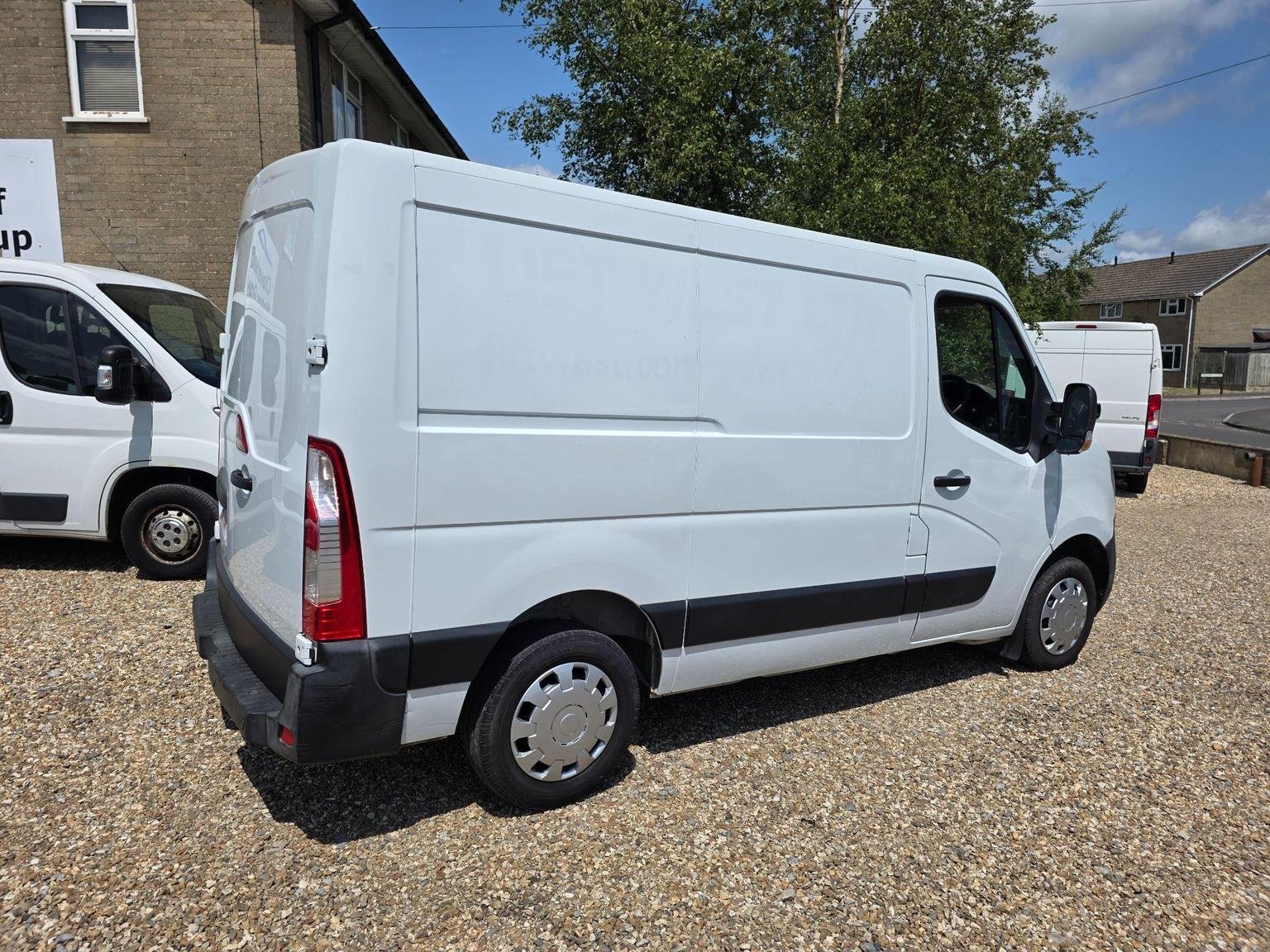 Nissan NV400
