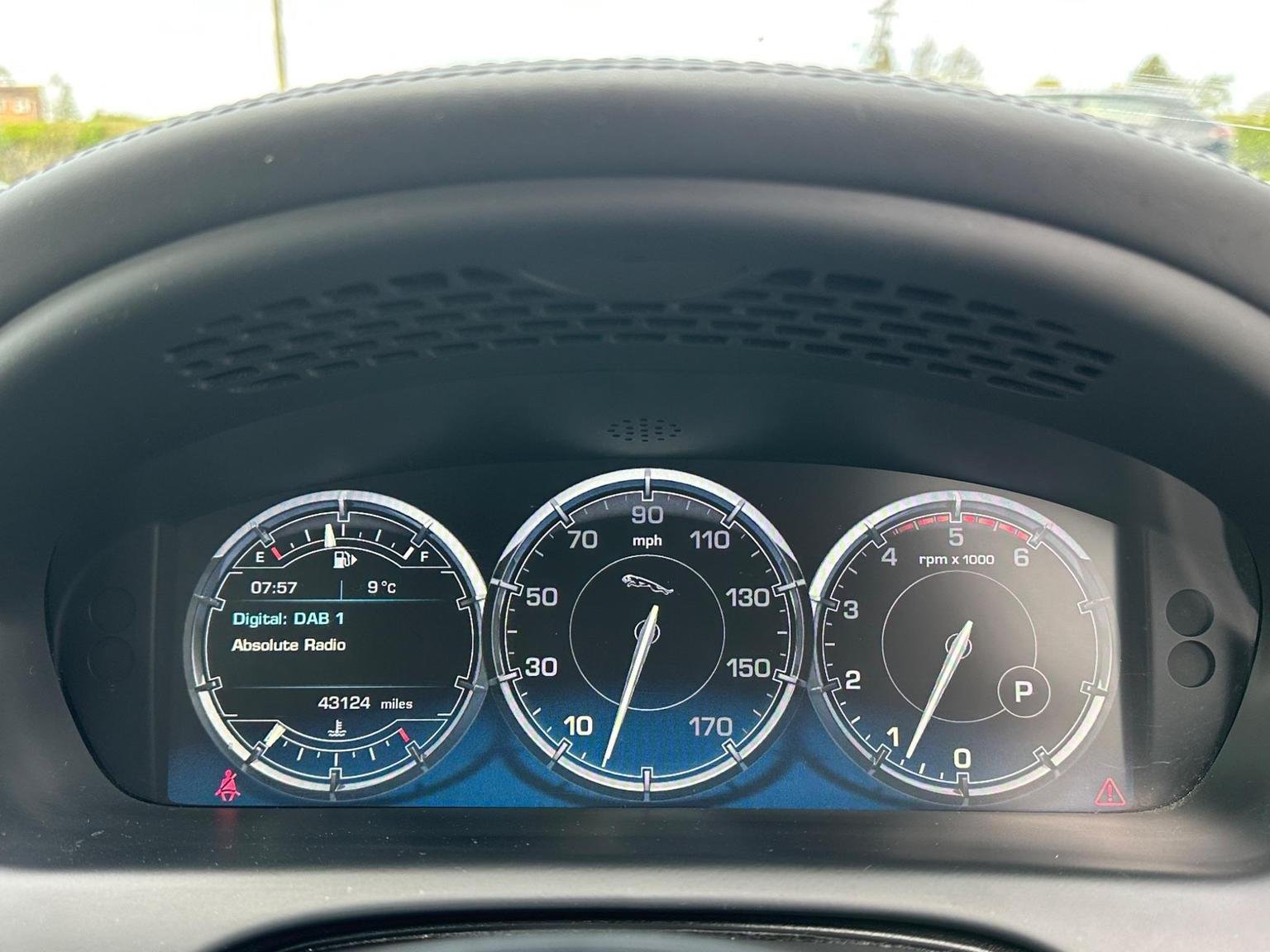 Jaguar XJ